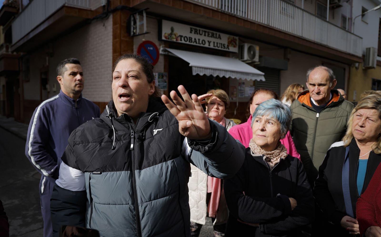 Vecinos de Palmete protestan por el corte continuado de la luz, todas las fotos