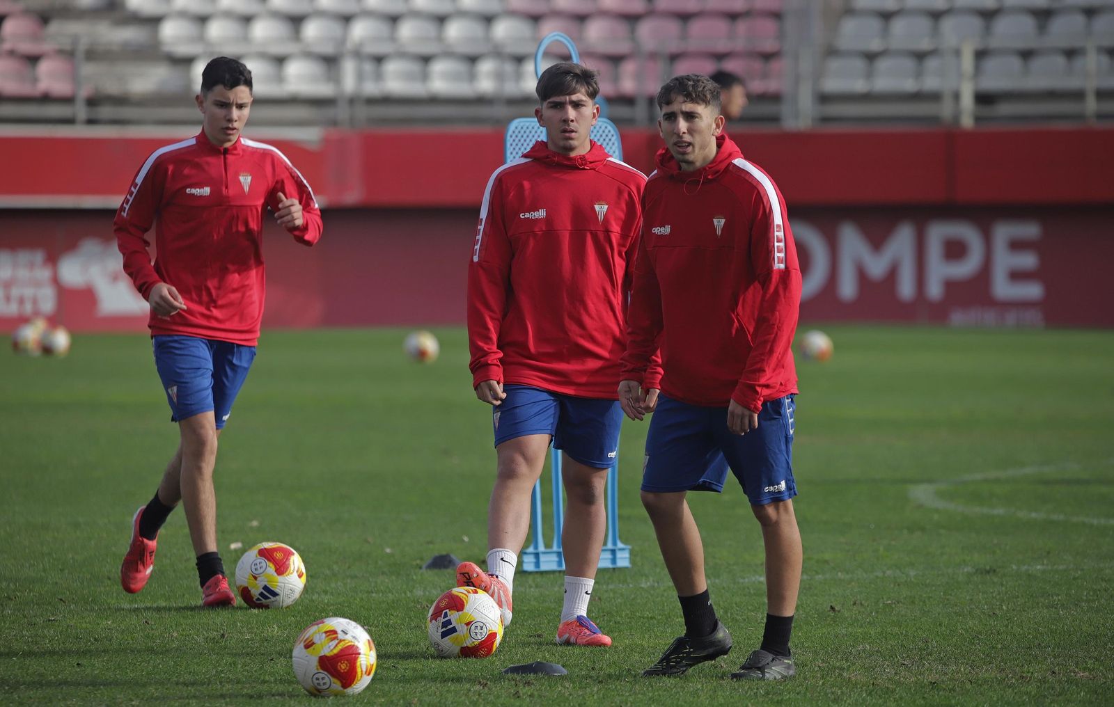 Fotos del Algeciras en su preparación para la visita al Real Murcia