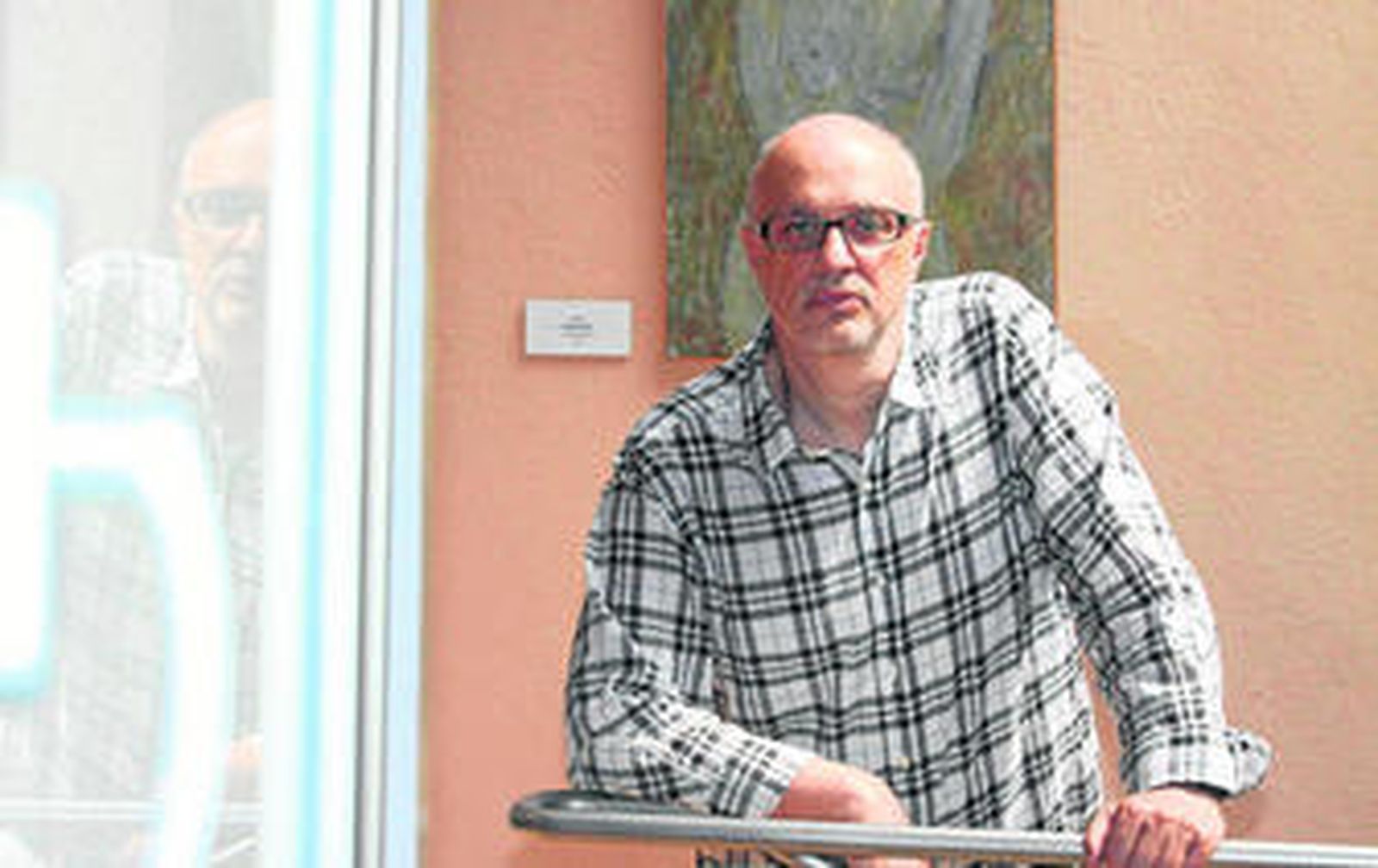 El nuevo responsable de Cultura en el ente provincial posa desde su nuevo despacho en el Centro Cultural de la calle Ollerías.