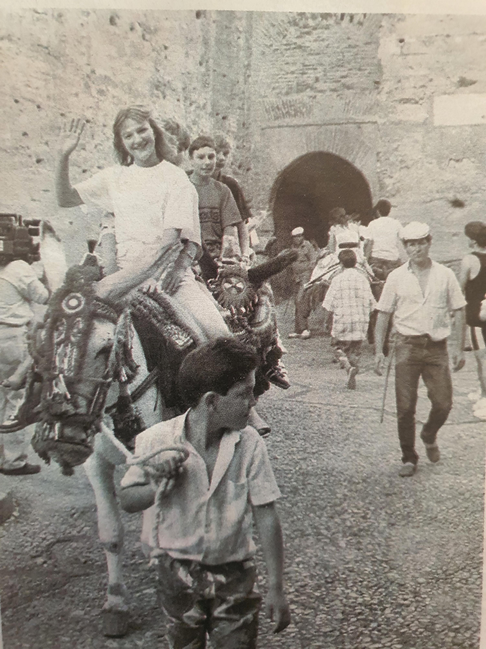 Los niños de Chernobil utilizando el servicio de burro-taxis bueno