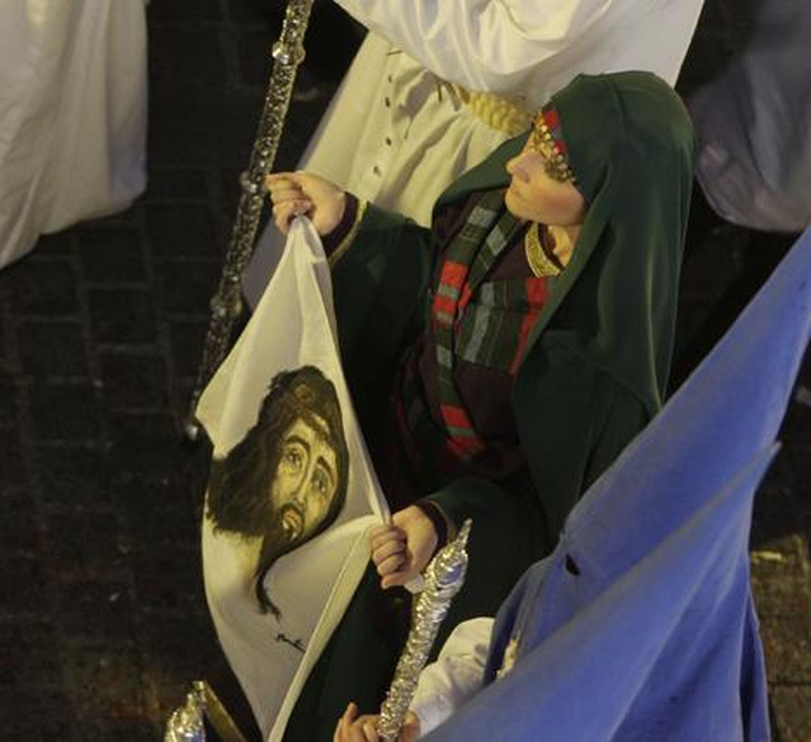 Sevilla acompaña a Montserrat

Foto: Jose Angel Garcia