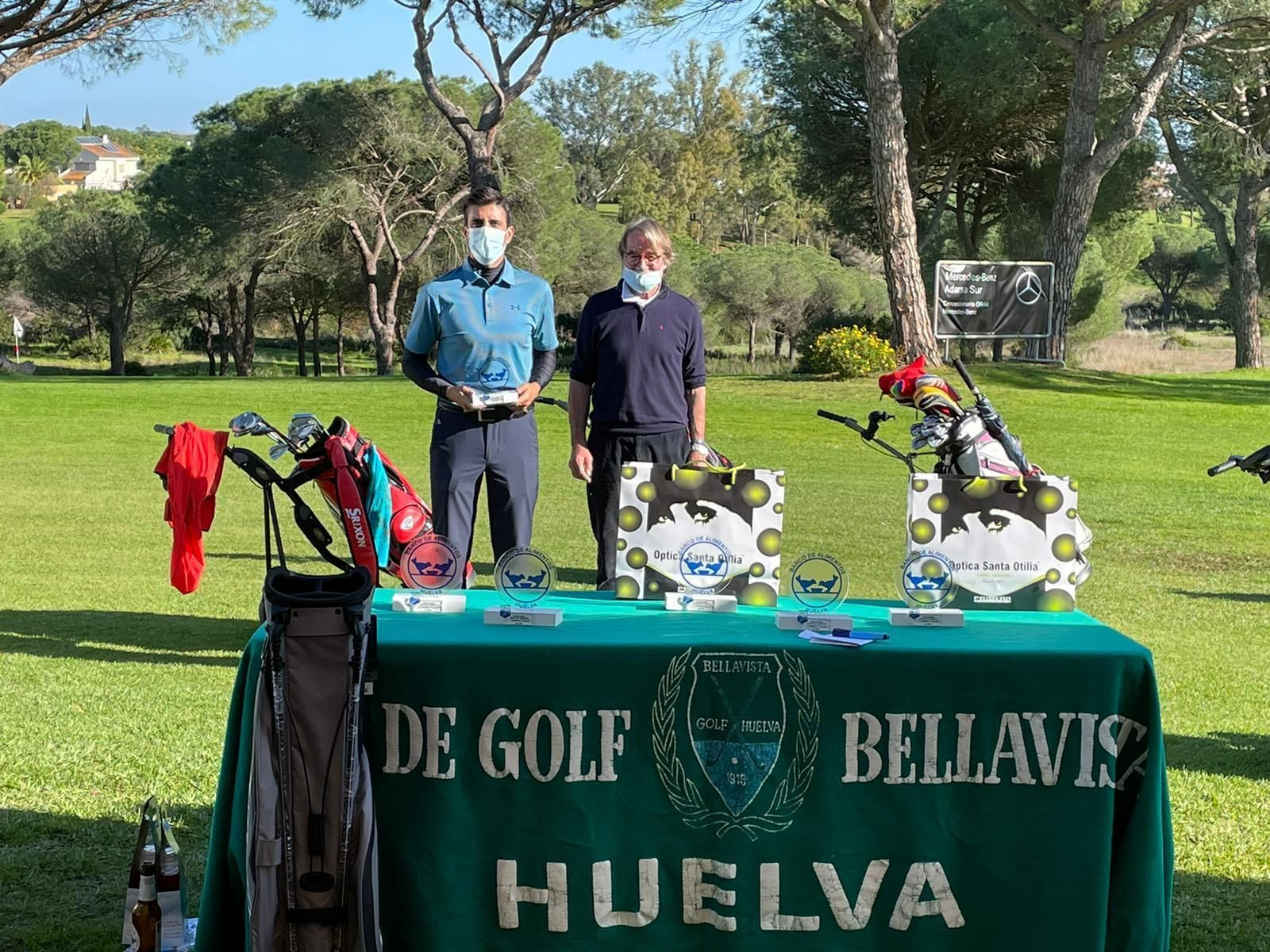 Entrega de trofeos del VIII Torneo de Golf Bellavista Golf Club Entrega de trofeos del VIII Torneo de Golf Bellavista Golf Club