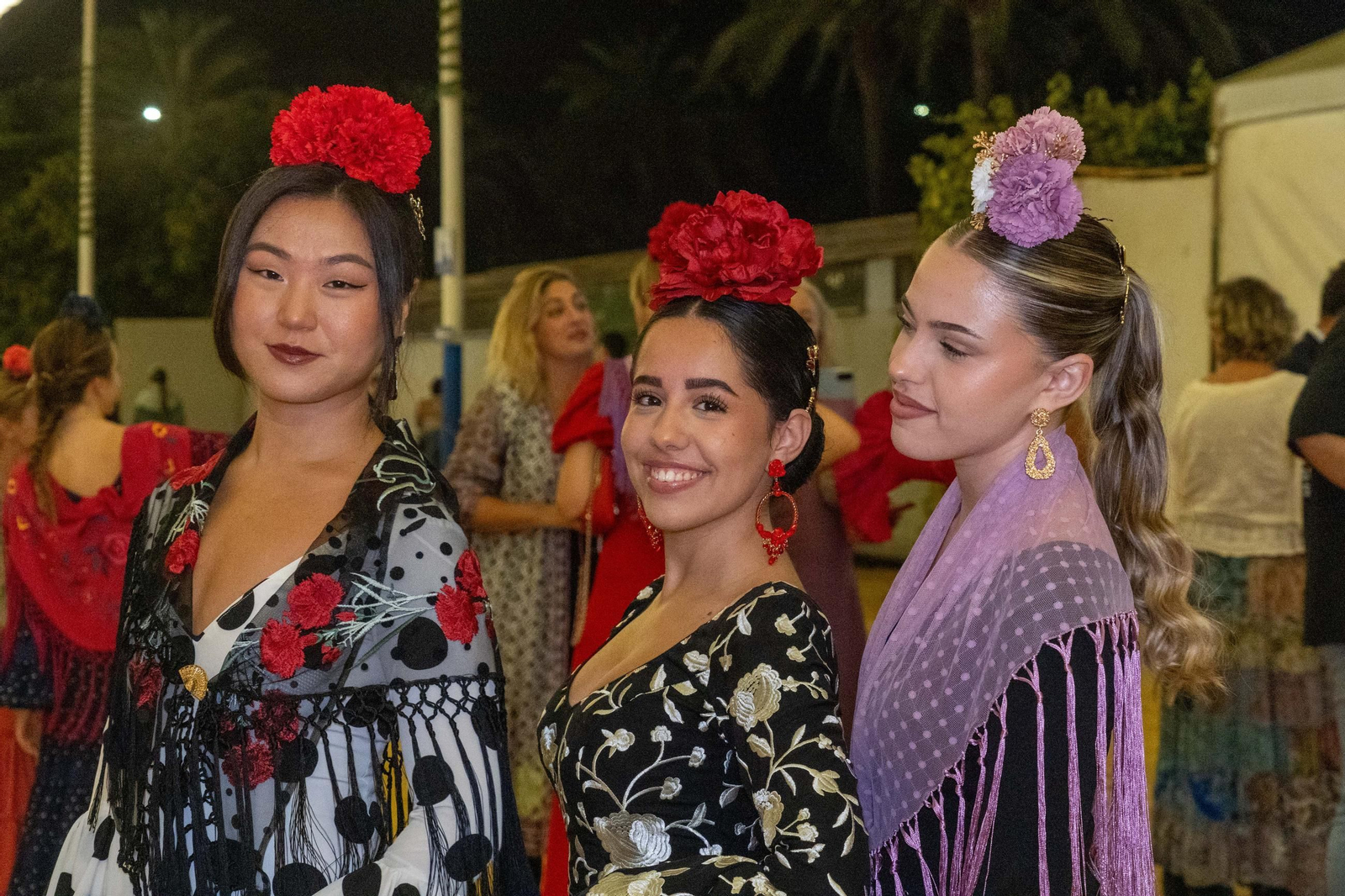 Imágenes del ambiente del ambiente de la noche del domingo en la Feria de Otoño y del Caballo 2025 de Huelva