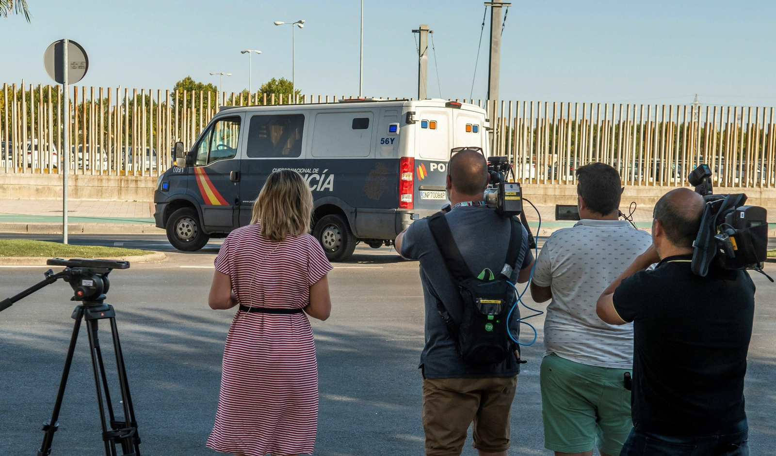 El furgón policial que traslada a la Manada, a su llegada a Sevilla-I