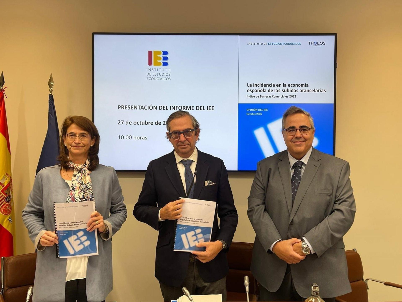 Foto de grupo en la presentación de informe 'La incidencia en la economía española de las subidas arancelarias. Índice de barreras comerciales 2025'. Foto de grupo en la presentación de informe 'La incidencia en la economía española de las subidas arancelarias. Índice de barreras comerciales 2025'.
