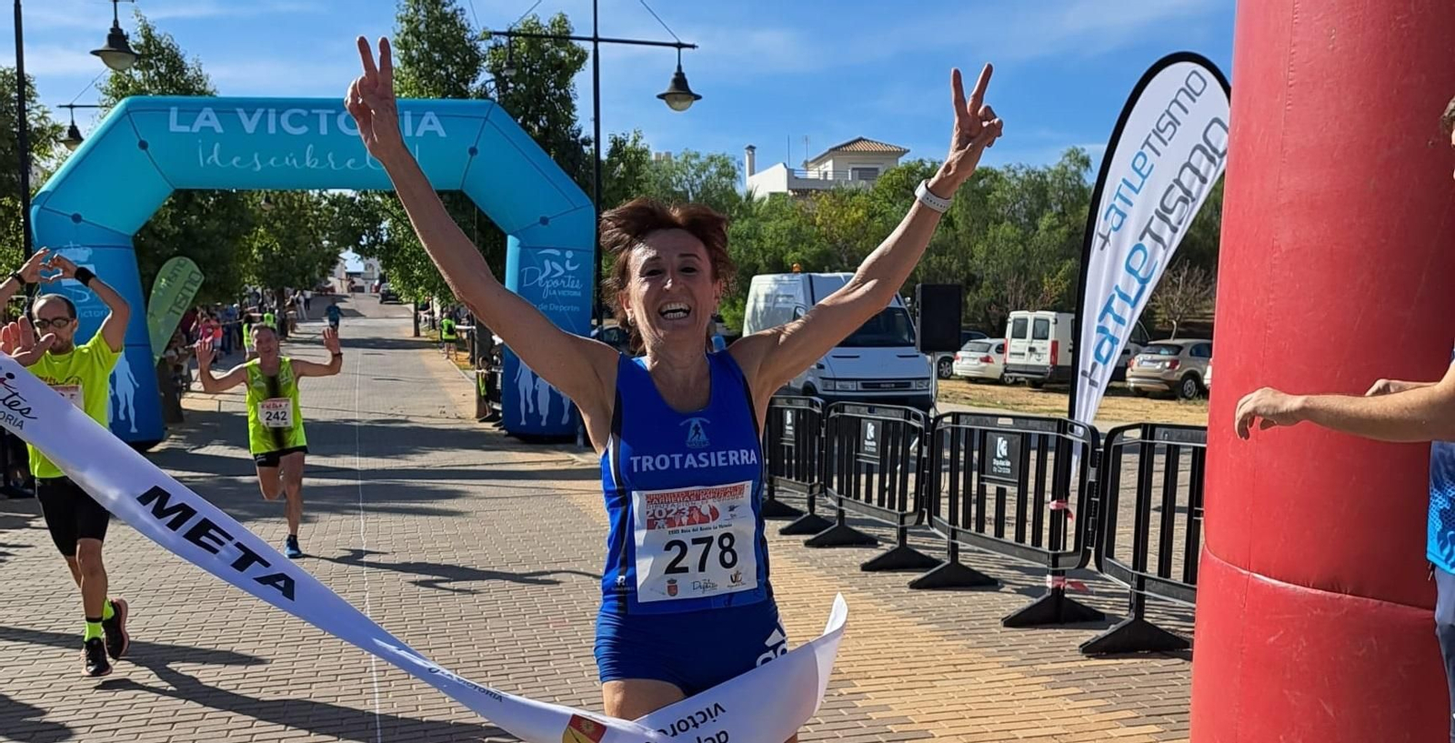 Rafi Mengual celebra su triunfo en la Ruta del Aceite de La Victoria. Rafi Mengual celebra su triunfo en la Ruta del Aceite de La Victoria.
