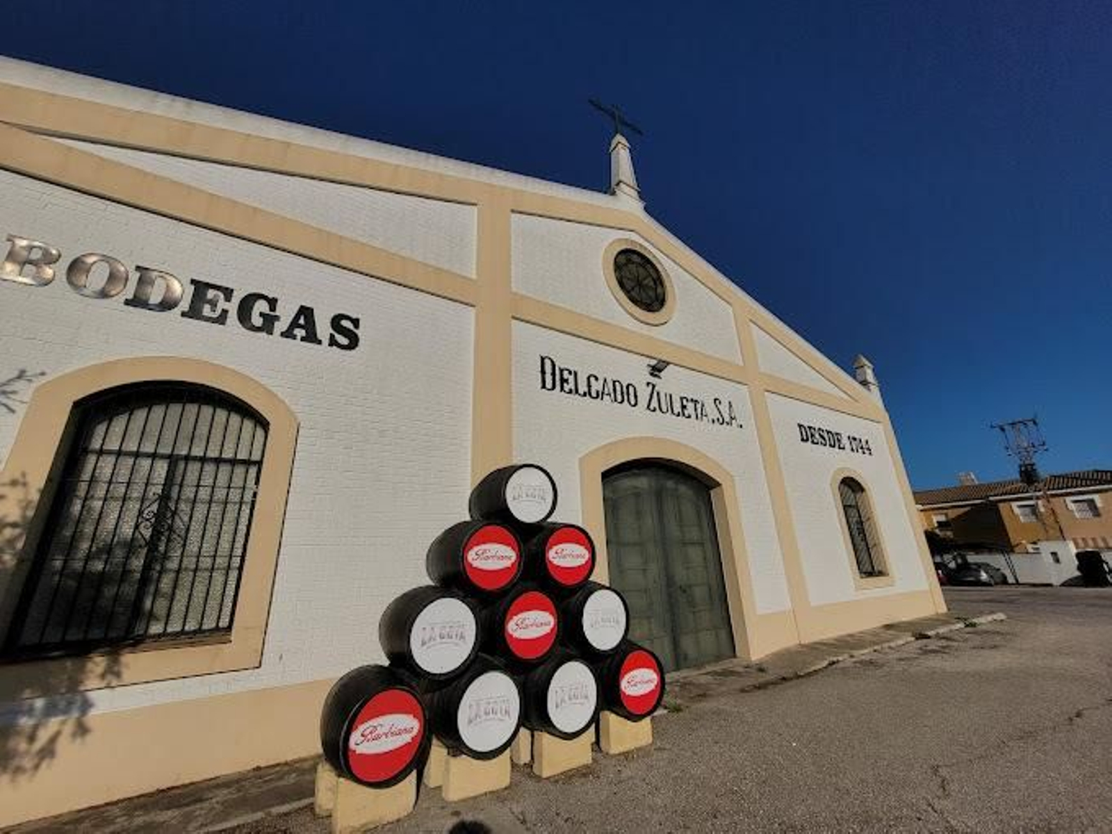 BODEGAS DELGADO ZULETA Y CENTRO DE INTERPRETACIÓN DEL VINO BODEGAS DELGADO ZULETA Y CENTRO DE INTERPRETACIÓN DEL VINO