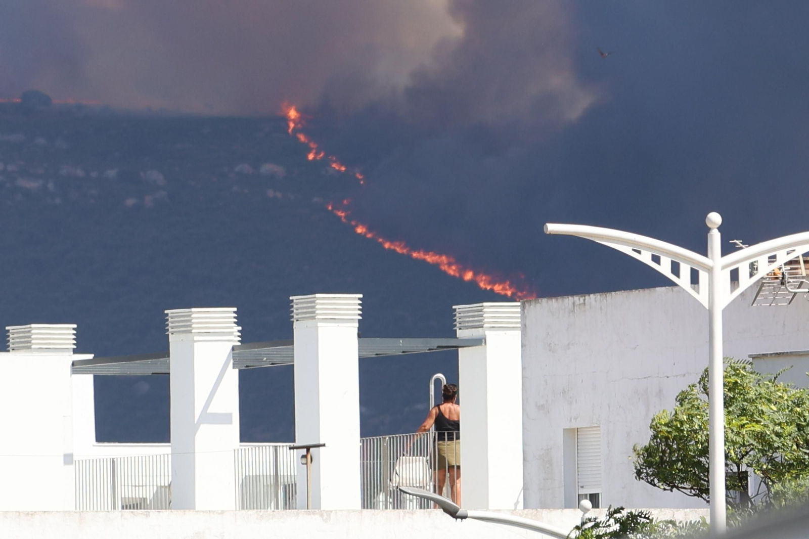 Incendio forestal en la Sierra de la Plata de Tarifa.