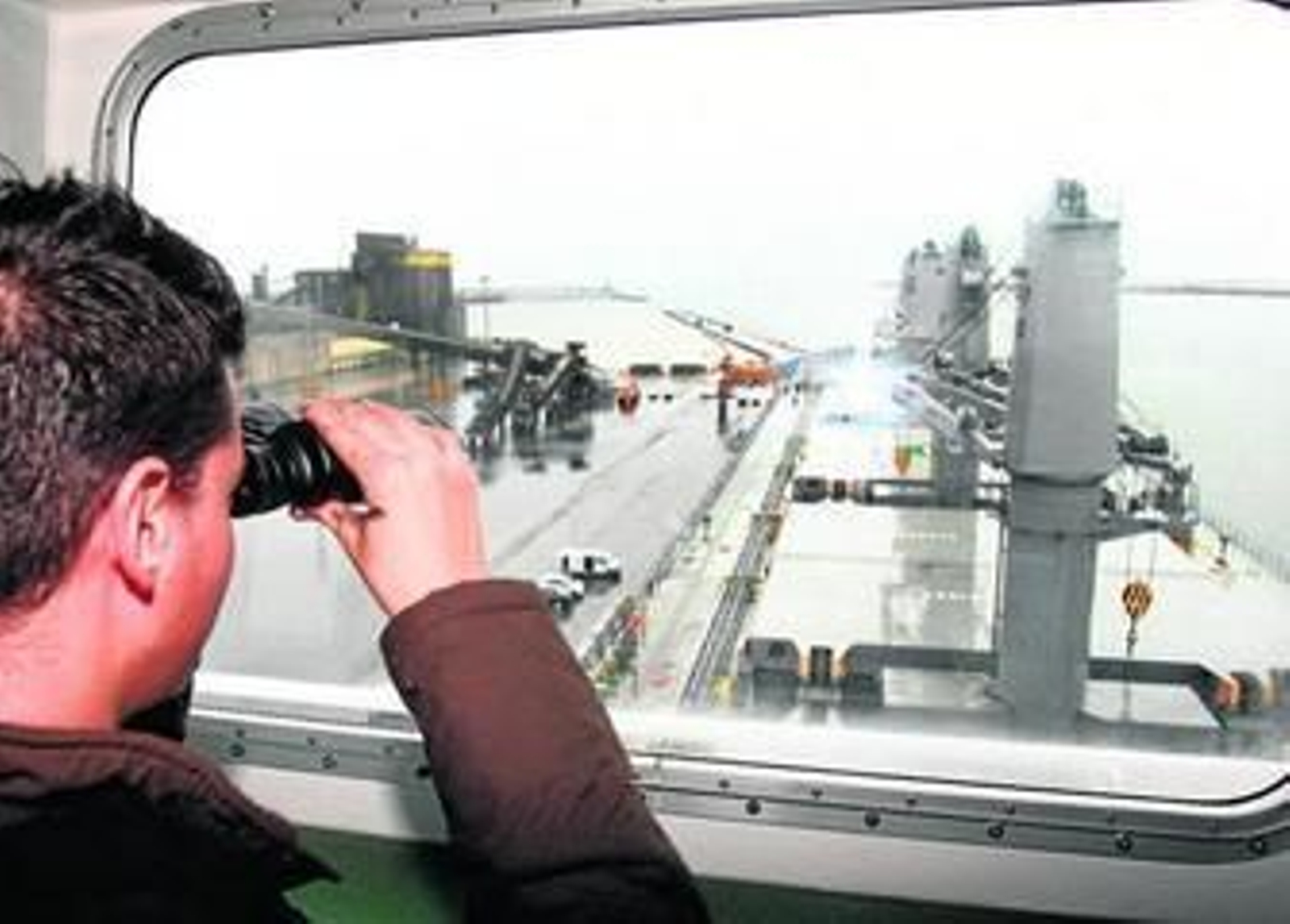 El buque 'Furness St.Kild', en el Muelle Ingeniero Juan Gonzalo del Puerto de Huelva.
