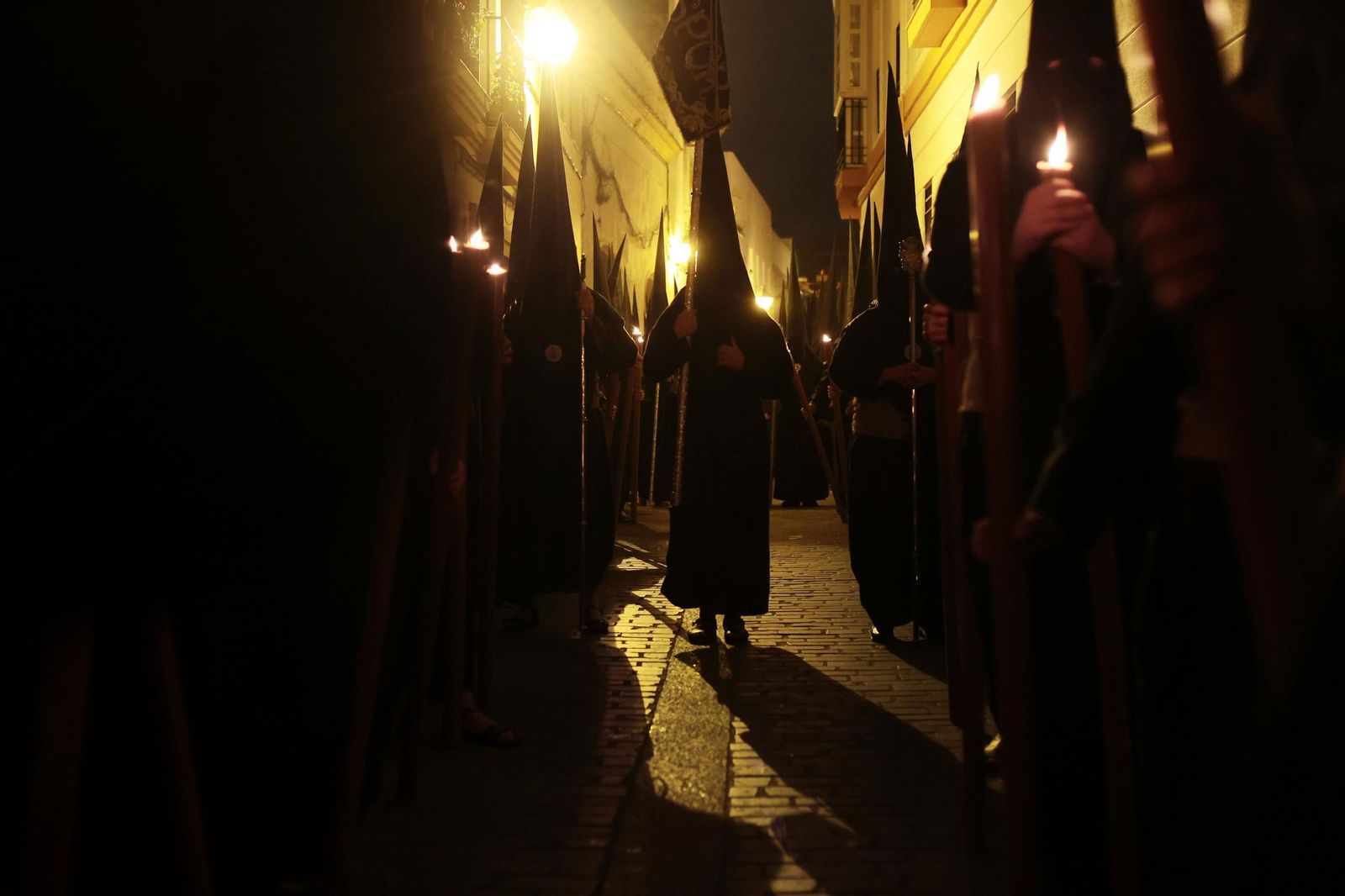 Imágenes de las Hermandades de la madrugada del Viernes Santo en Jerez 2025
