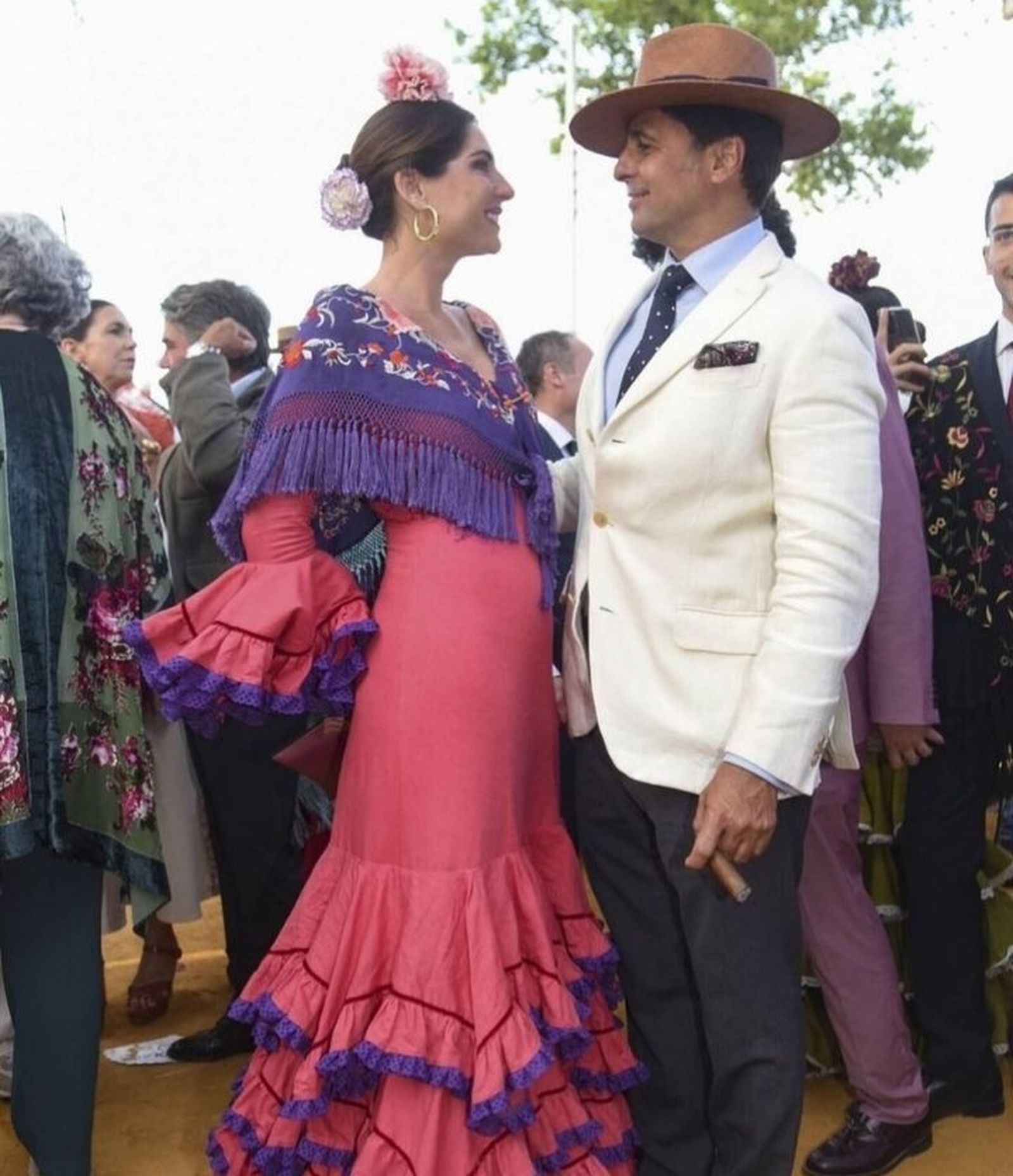 Lourdes Montes, con un vestido diseñado por ella, y su marido, Fran Rivera