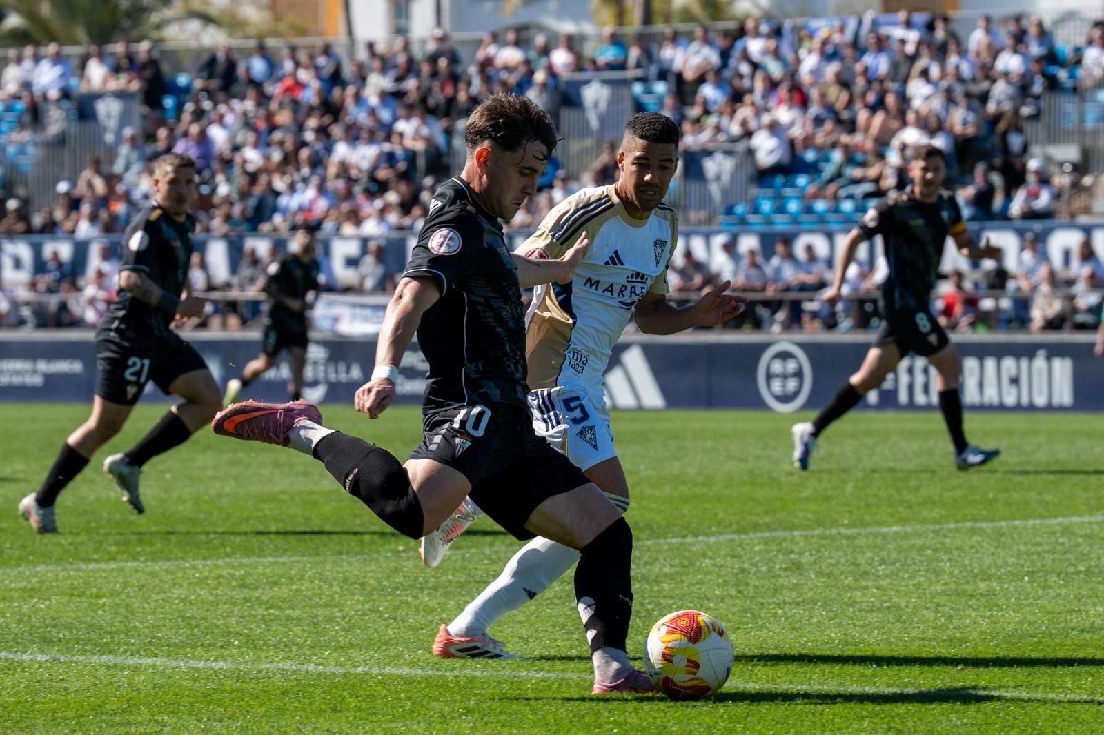 Resumen Primera RFEF: El Marbella tira de orgullo en casa y golea al Algeciras