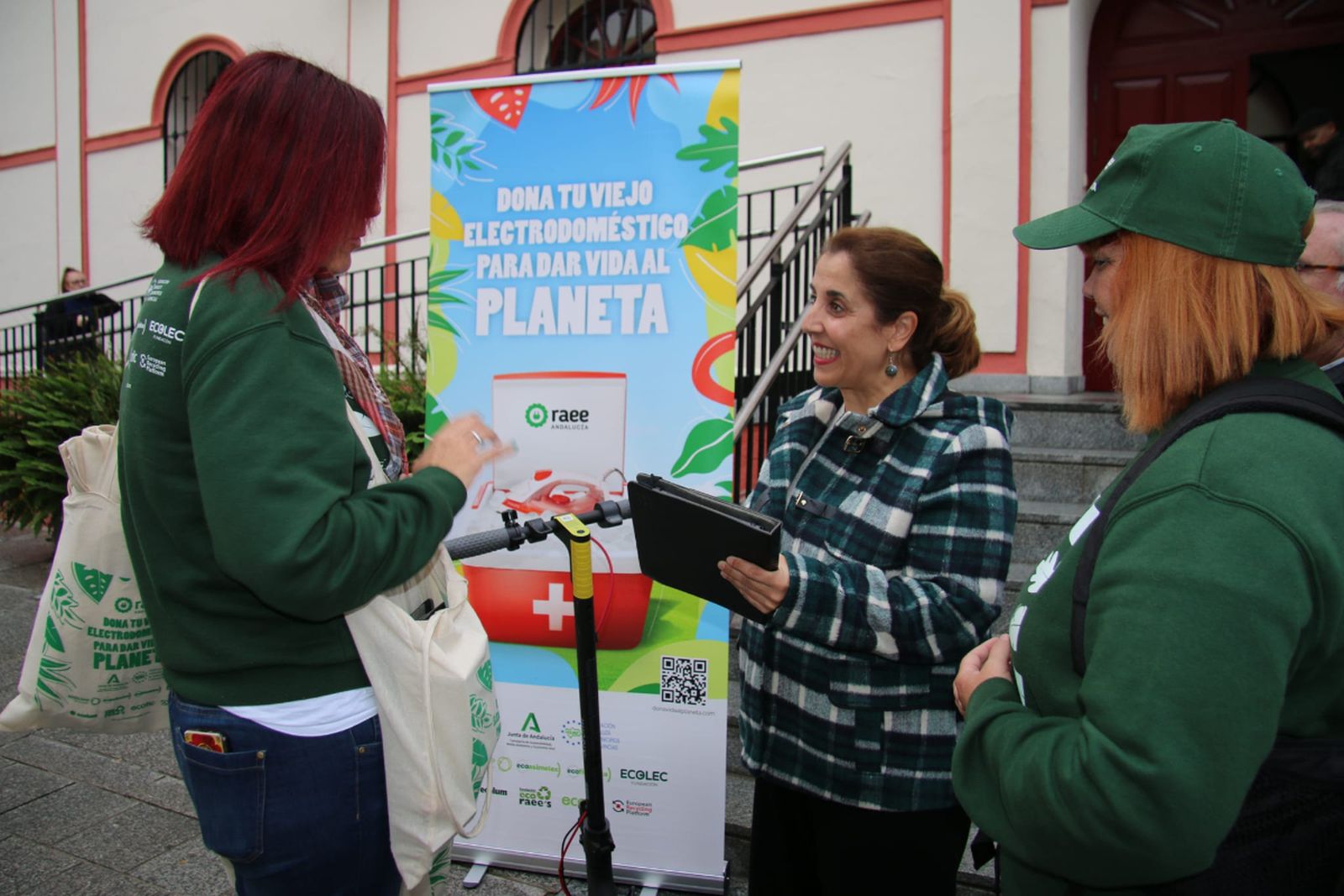 Delegada Aquino durante la campaña 'Dona vida al planeta'