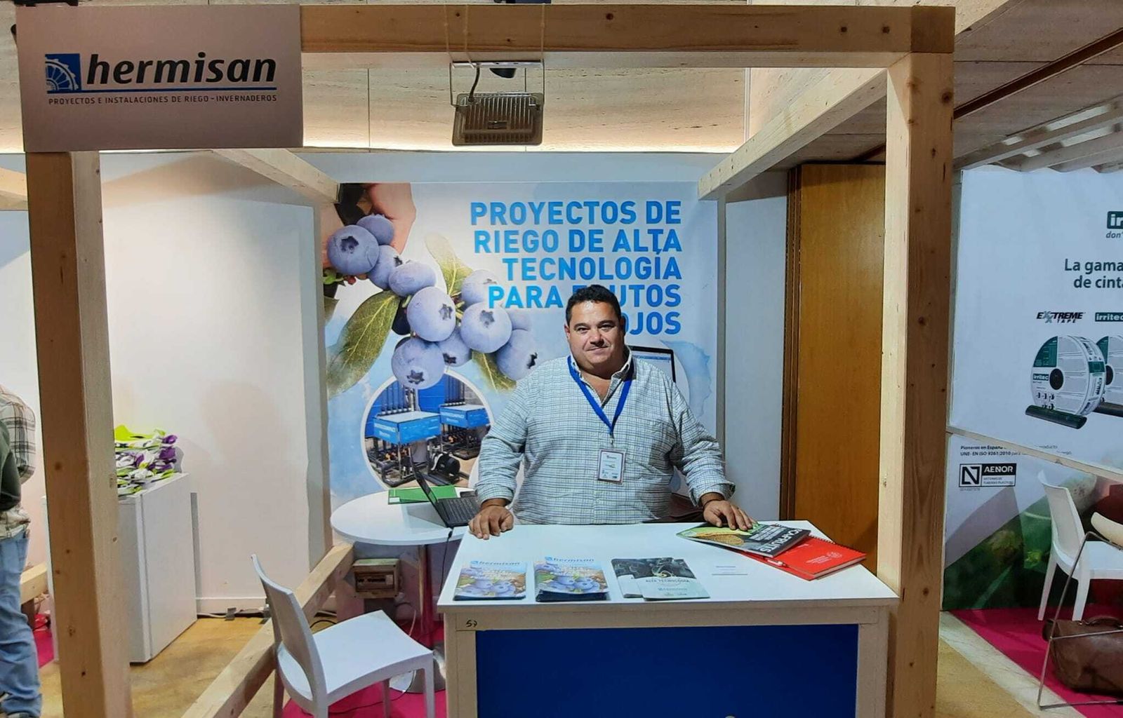 Más de medio centenar de empresas participan en el Congreso de Frutos Rojos