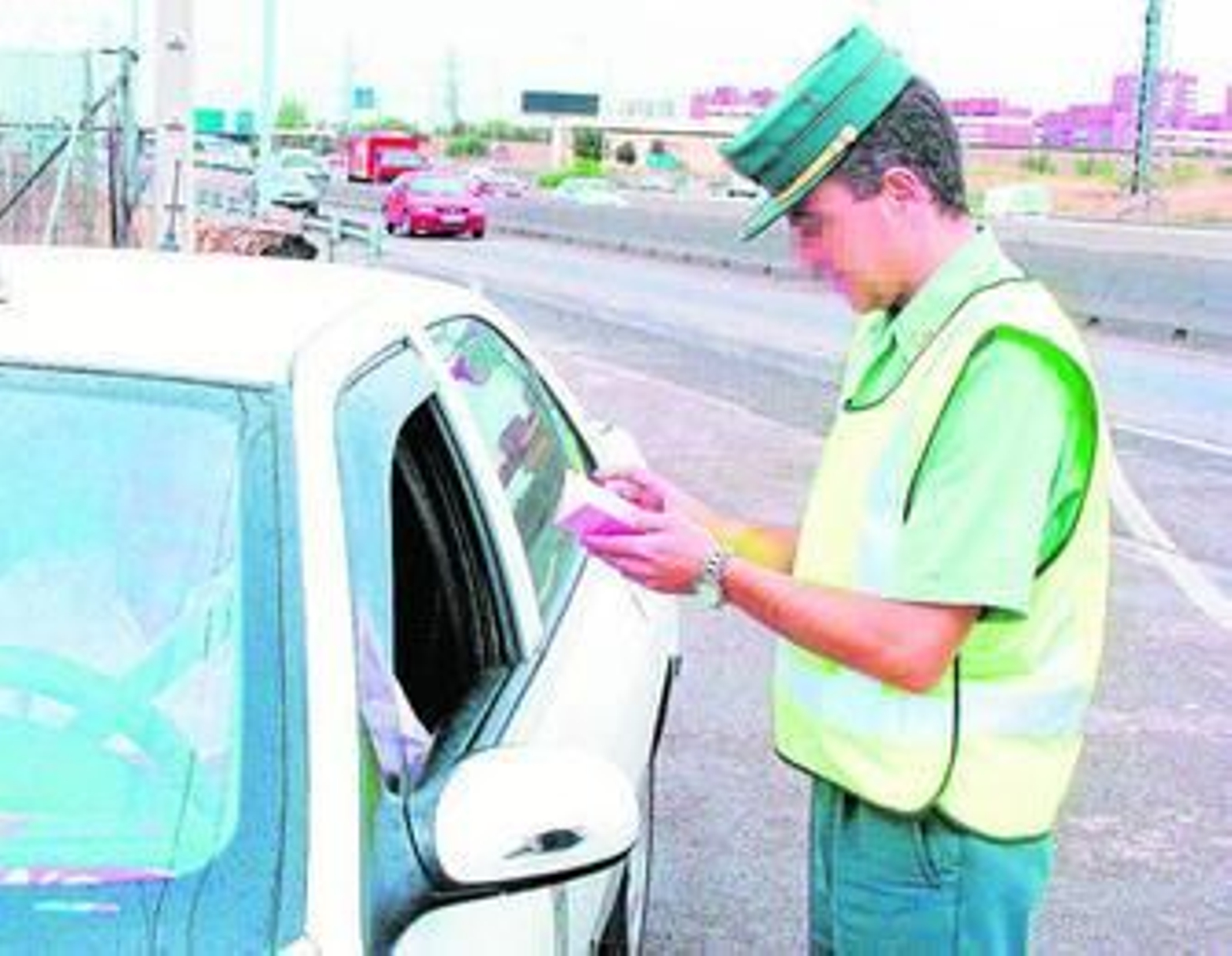 El juez reprocha a la Guardia Civil que se tenga en cuenta solo la imposición de multas.