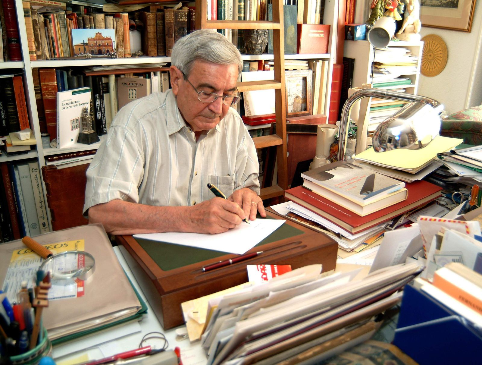 Antonio Bonet Correa en su estudio.