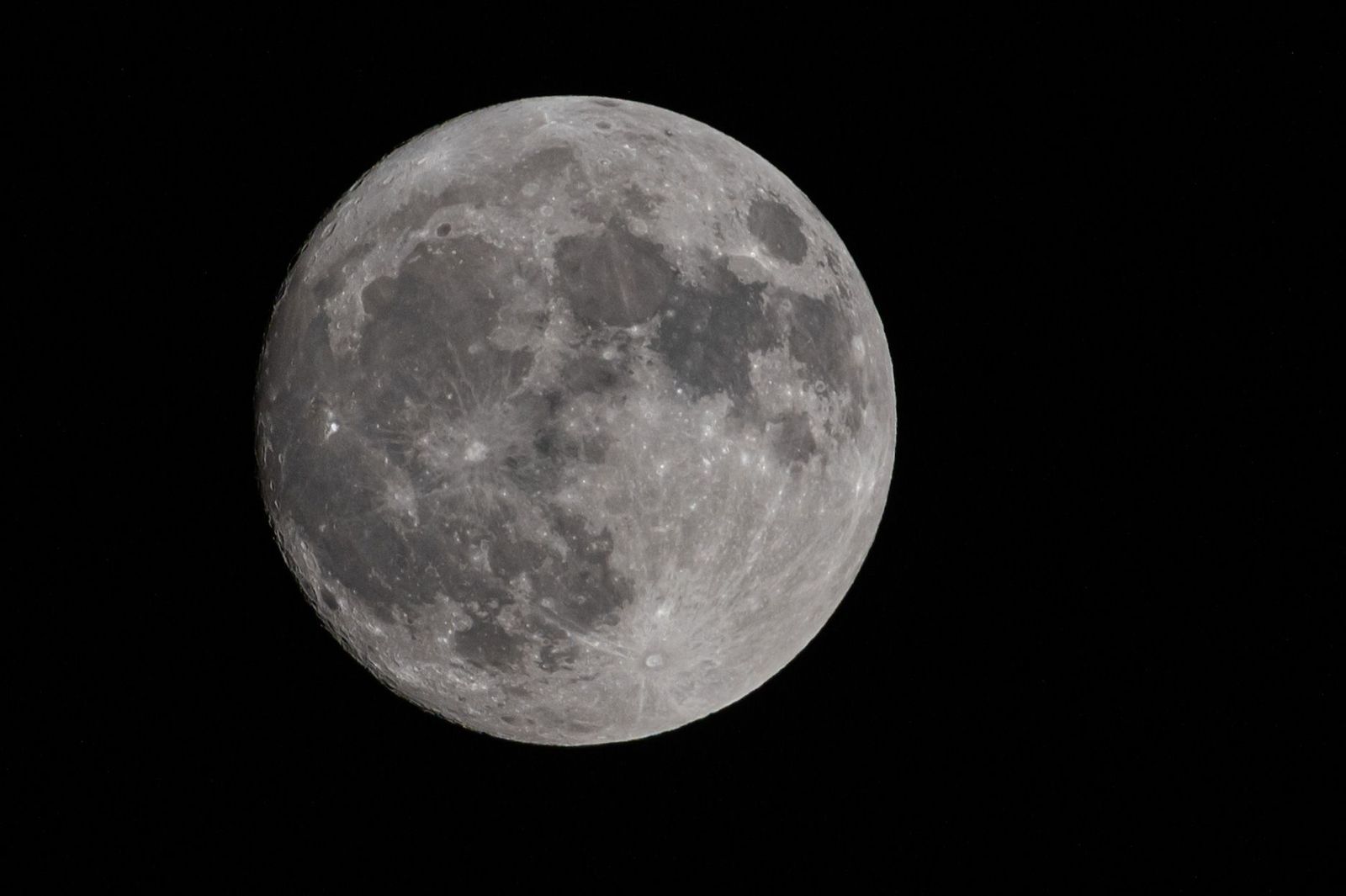 La Superluna azul captada en diferentes partes del planeta: un disfrute visual de la Luna del Esturión