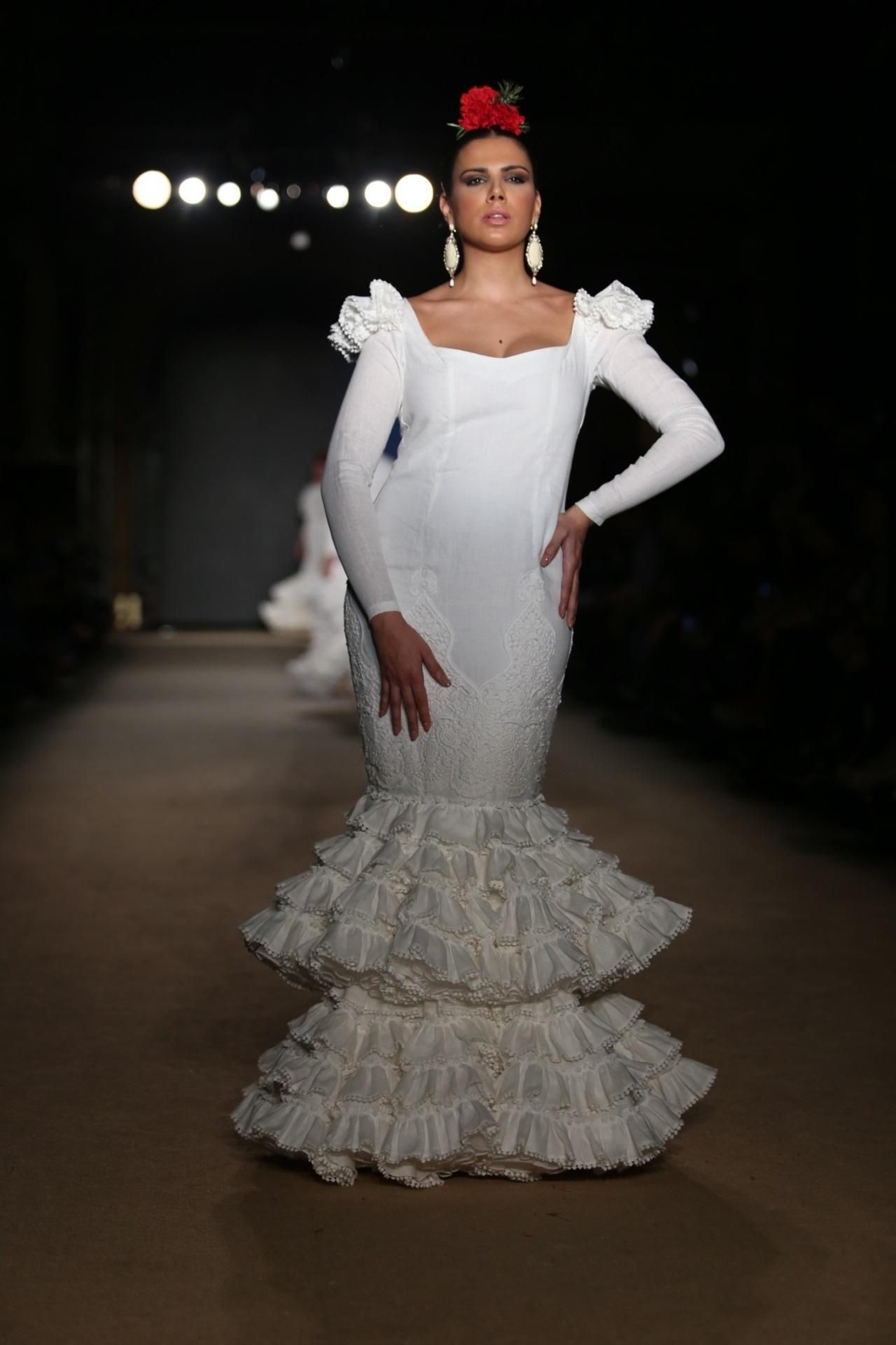 El traje de flamenca blanco y sus versiones más bonitas de esta temporada