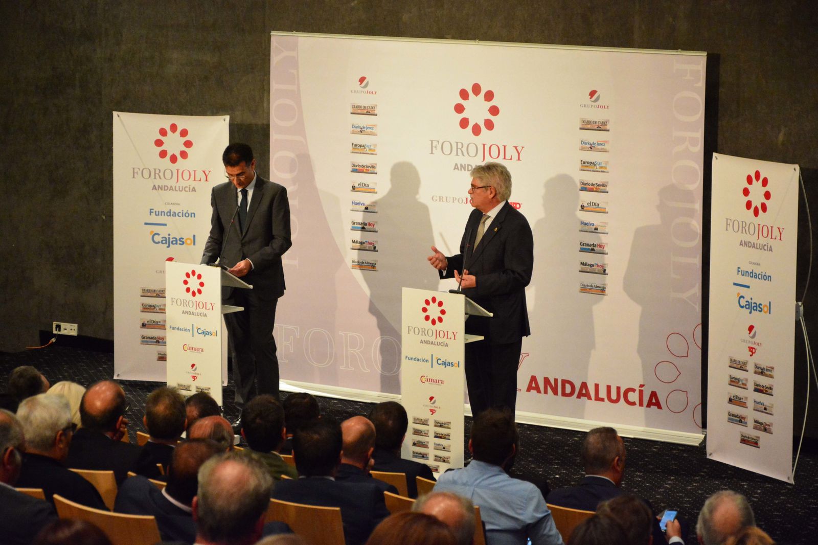 Las imágenes del ministro Alfonso Dastis en el Foro Joly