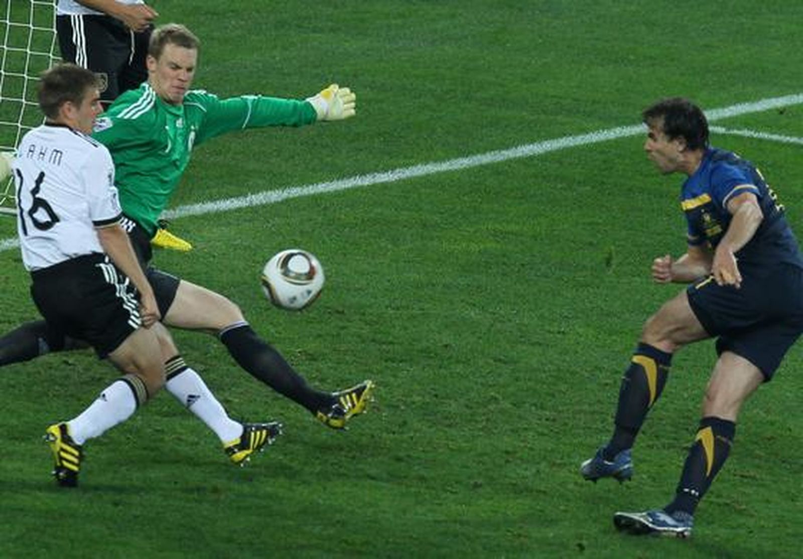 Alemania golea en su debut ante Australia en el Grupo D. / AFP