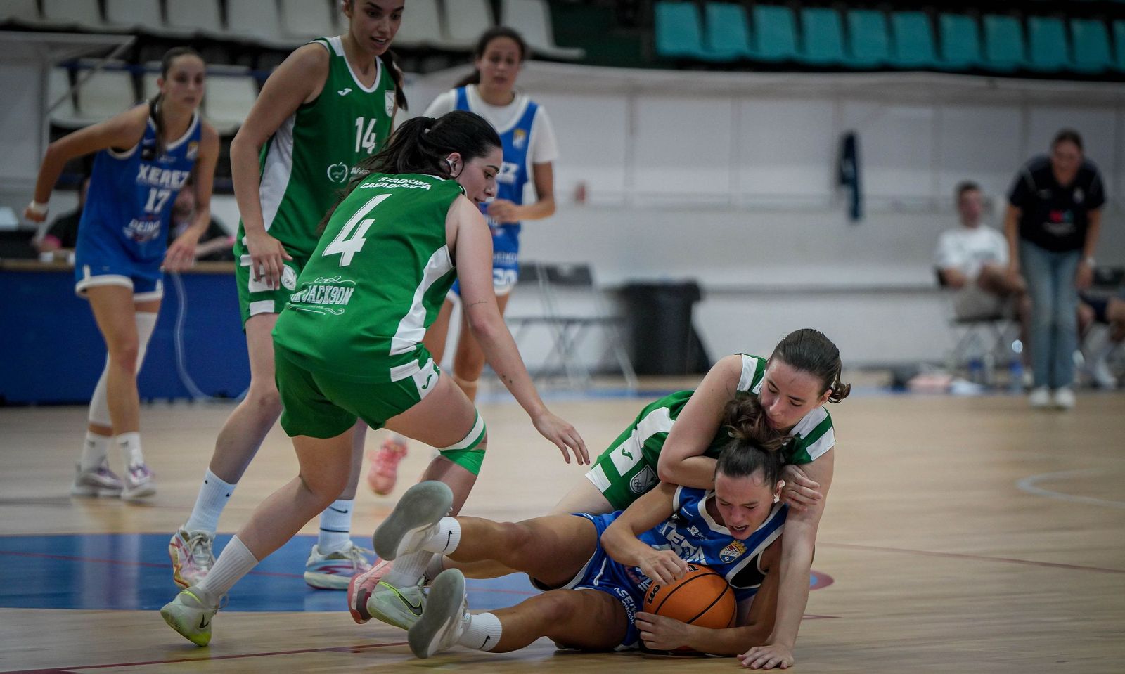 Imágenes del ascenso del Xerez CD Baloncesto a la Liga Femenina 2