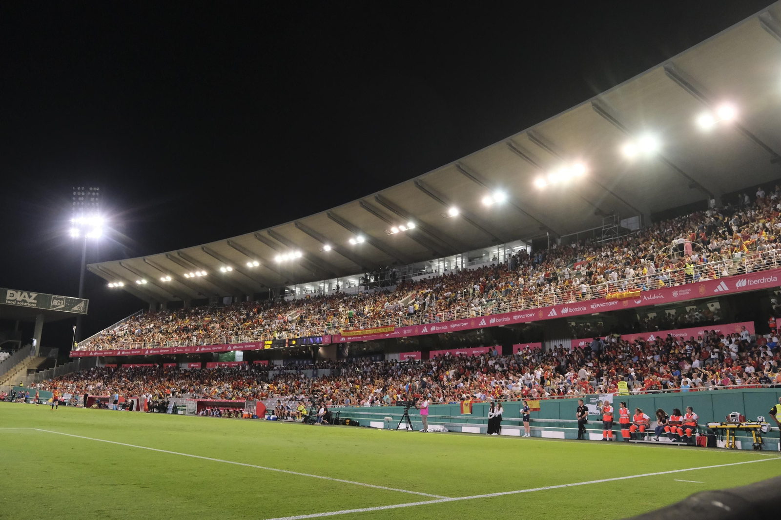 Las mejores fotos del ambiente en El Arcángel para el España - Suiza