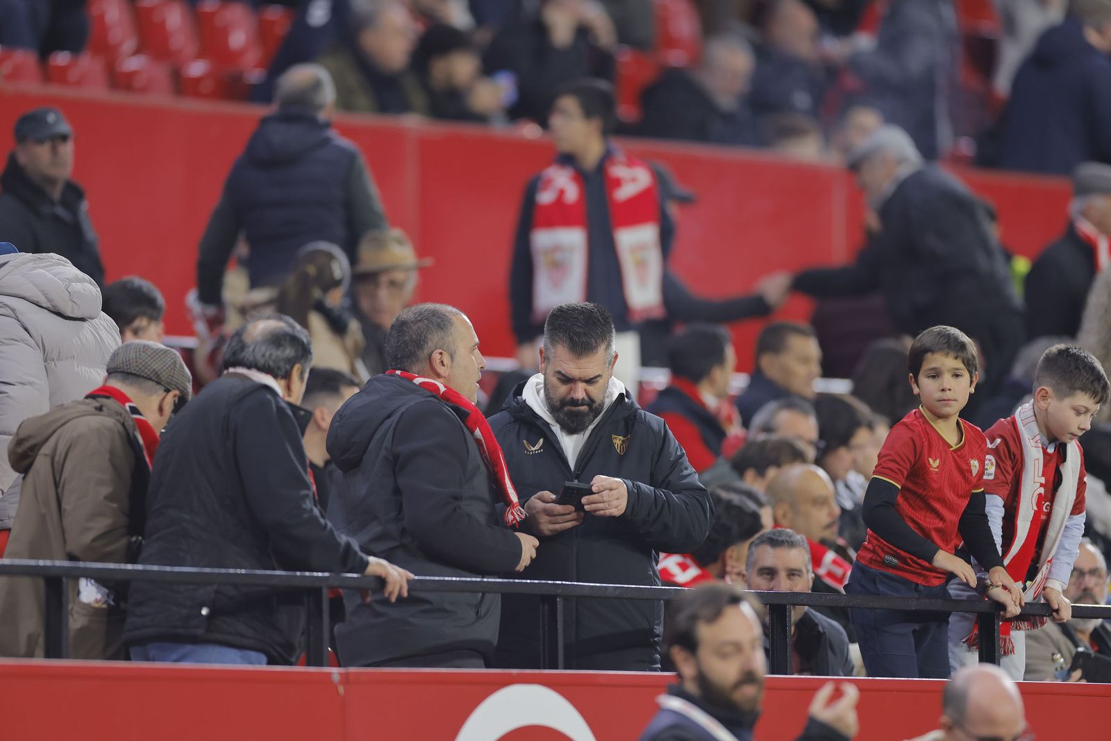 Búscate en las fotos del Sevilla - Celta