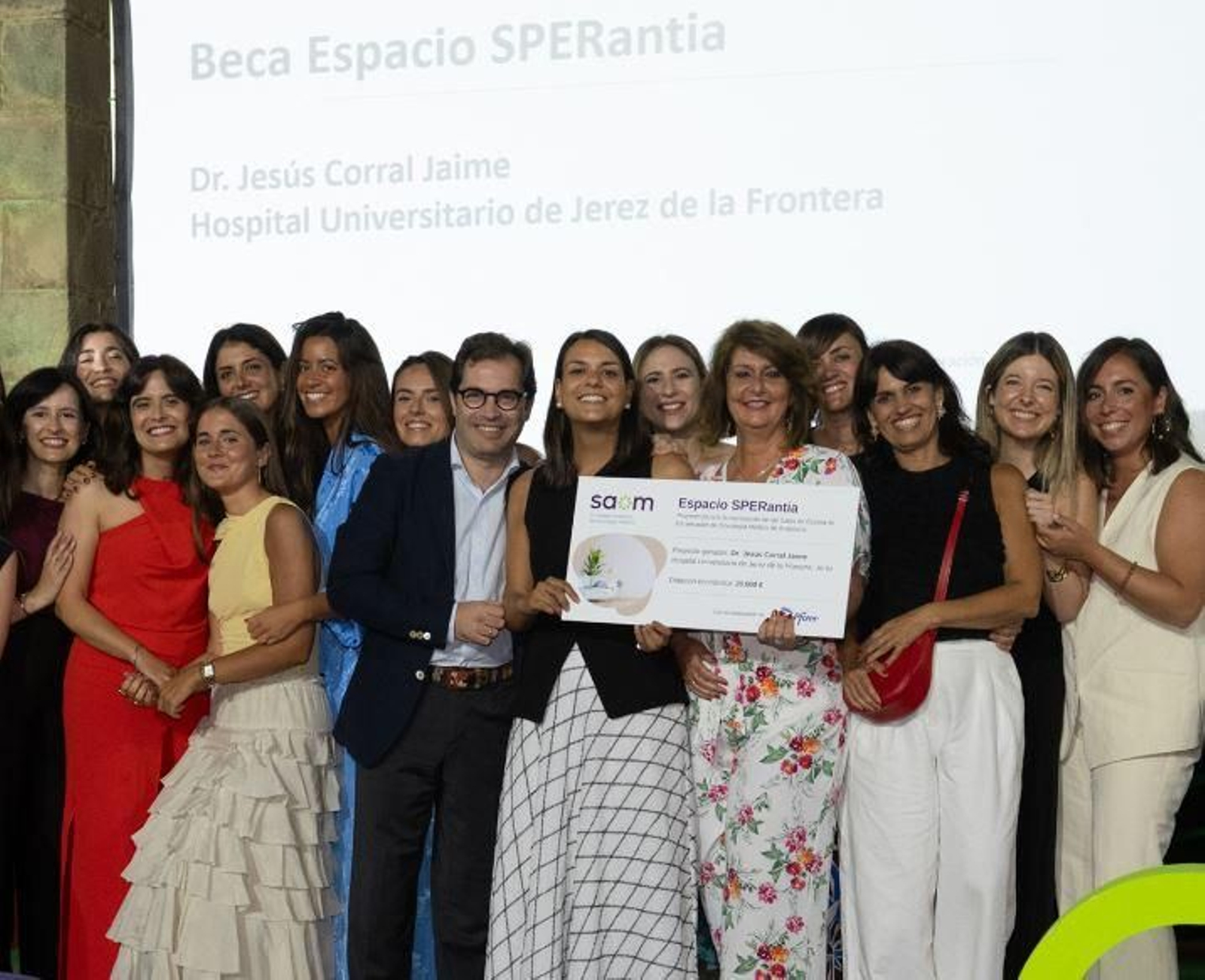 El Hospital de Jerez recibe la beca de la Sociedad Andaluza de Oncología Médica.