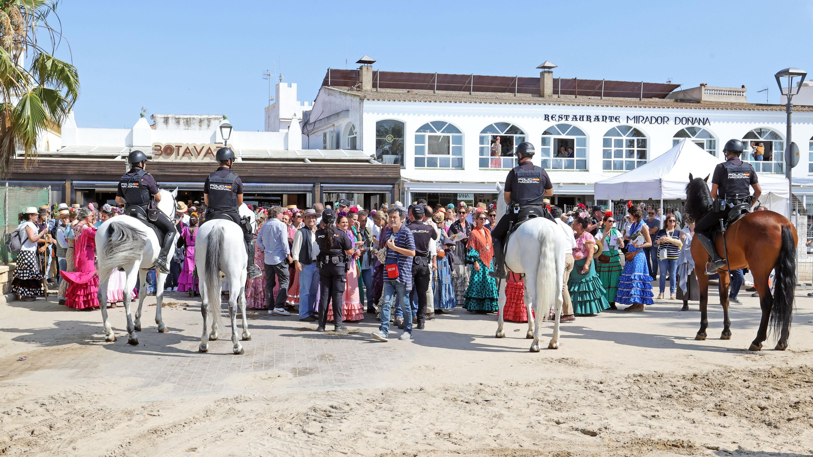 Embarque de la Hermandad de Jerez en Bajo de Guía Embarque de la Hermandad de Jerez en Bajo de Guía