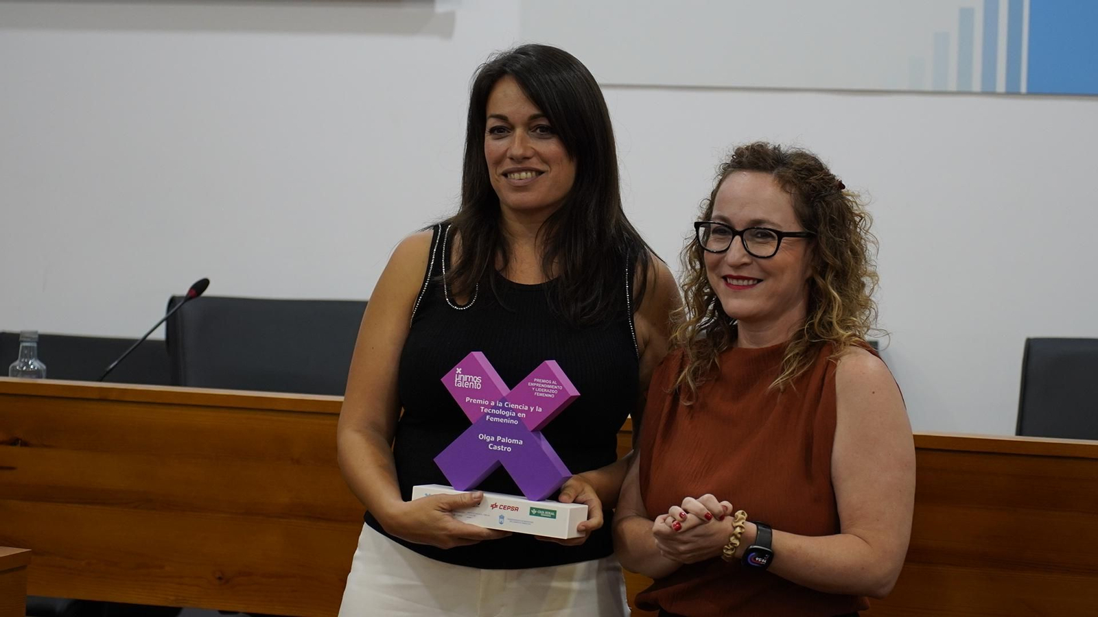 Fotografías de las entregas de los premios al emprendimiento y liderazgo femenino de Cádiz.
