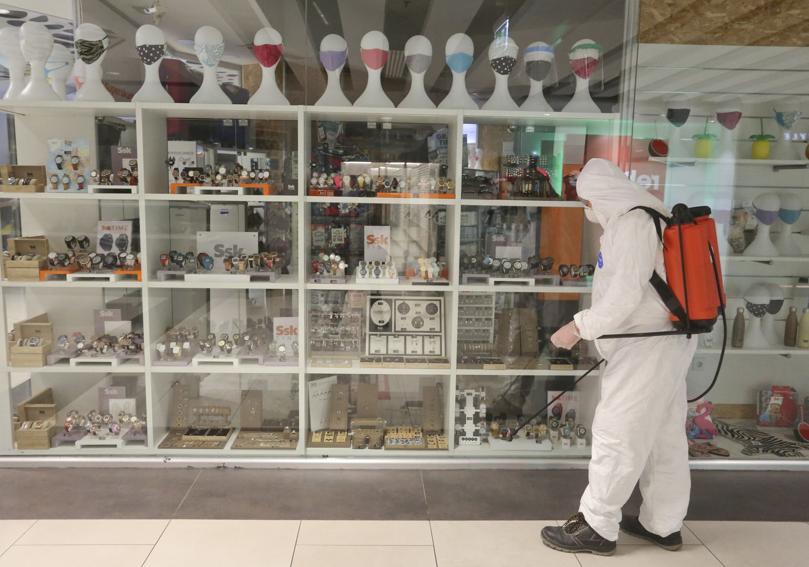 Las fotos de los centros comerciales de Málaga abiertos, en la fase 2 de la desescalada