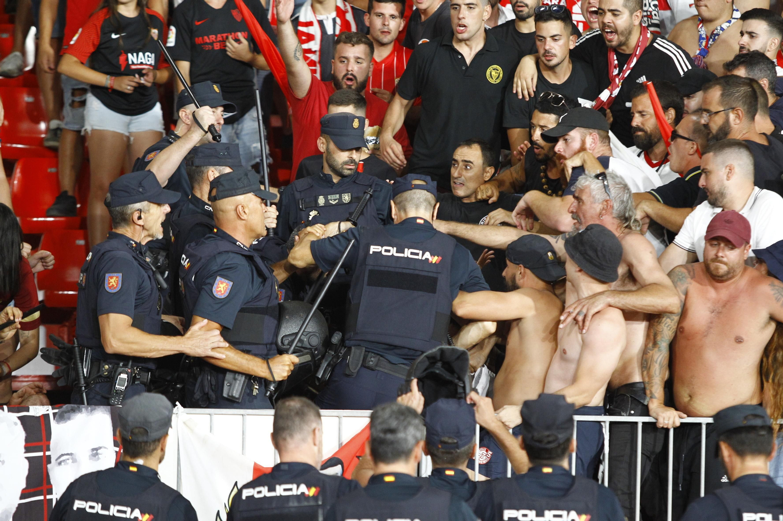Imágenes del partido U.D. Almería-Sevilla F.C.