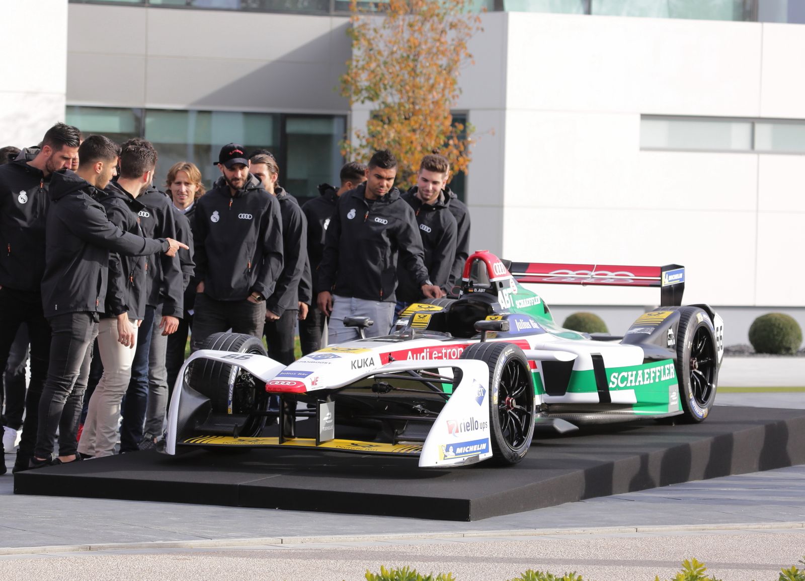 Los nuevos coches de la plantilla del Real Madrid, foto a foto