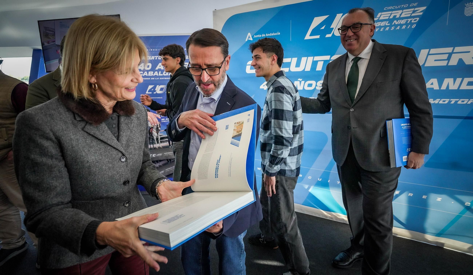 Imágenes de la presentación del libro '40 años Cabalgando' en el Circuito de Jerez