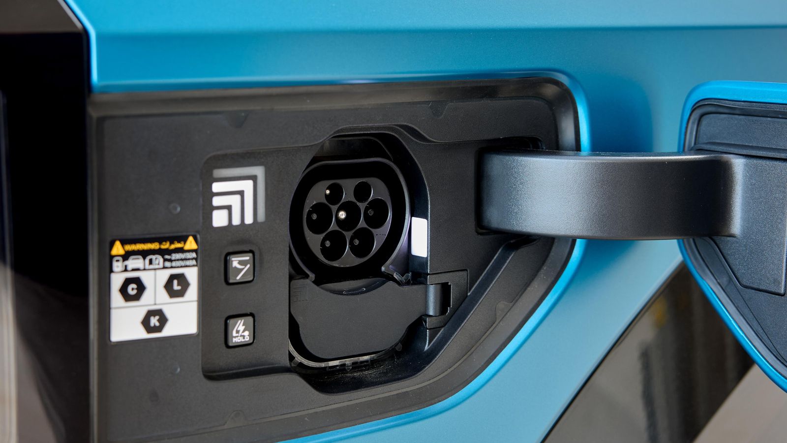 La plataforma E-GMP del EV9 admite cargas con potencias muy altas, como los 240 kW que puede utilizar con corriente continua. Con alterna, hasta 11 kW.