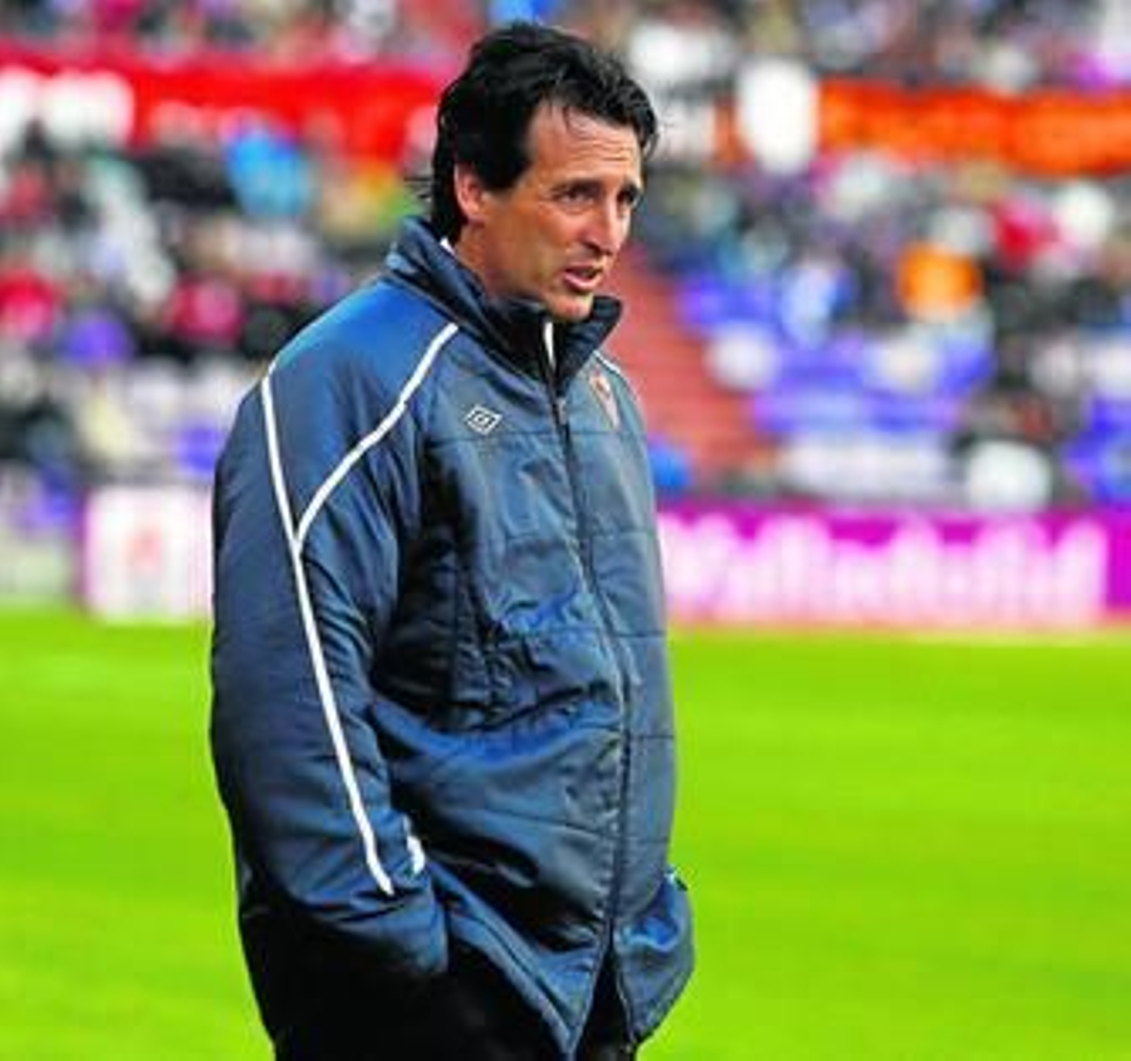 Unai Emery, cariacontecido, durante un momento del partido en Valladolid.