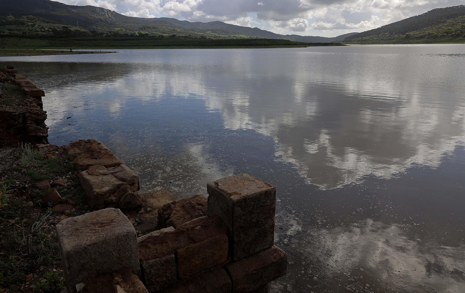 El embalse de Charco Redondo tras las lluvias de Semana Santa. El embalse de Charco Redondo tras las lluvias de Semana Santa.