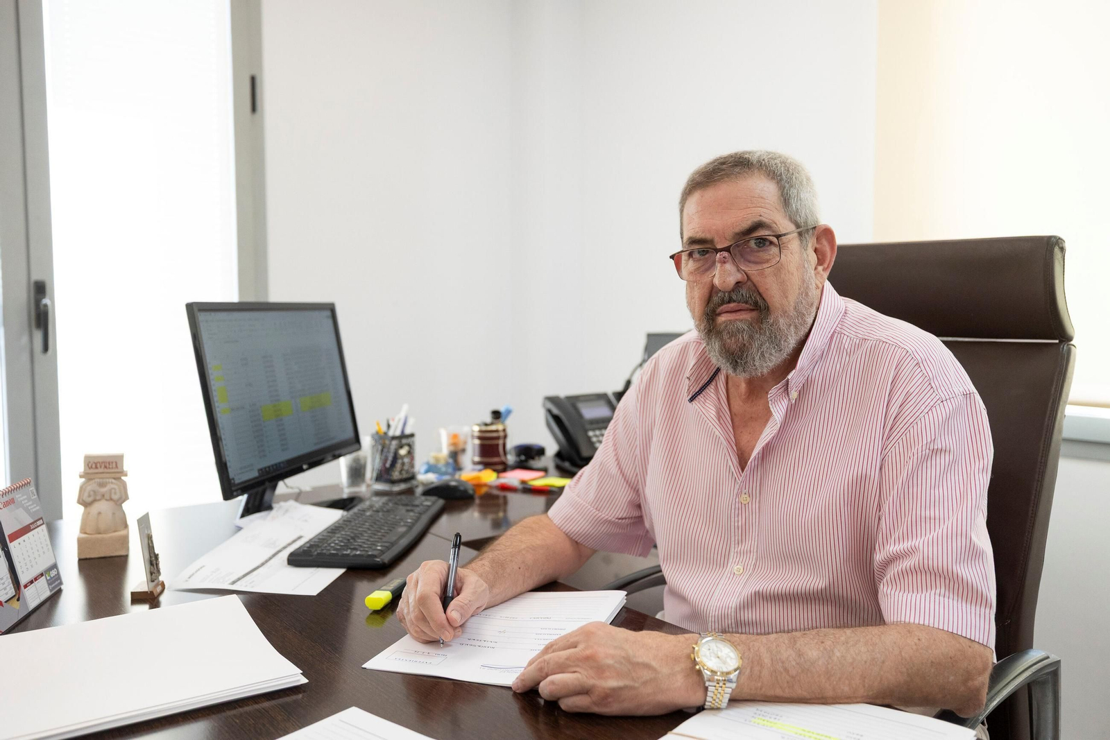 El administrador único de esta firma en su despacho de Cádiz.