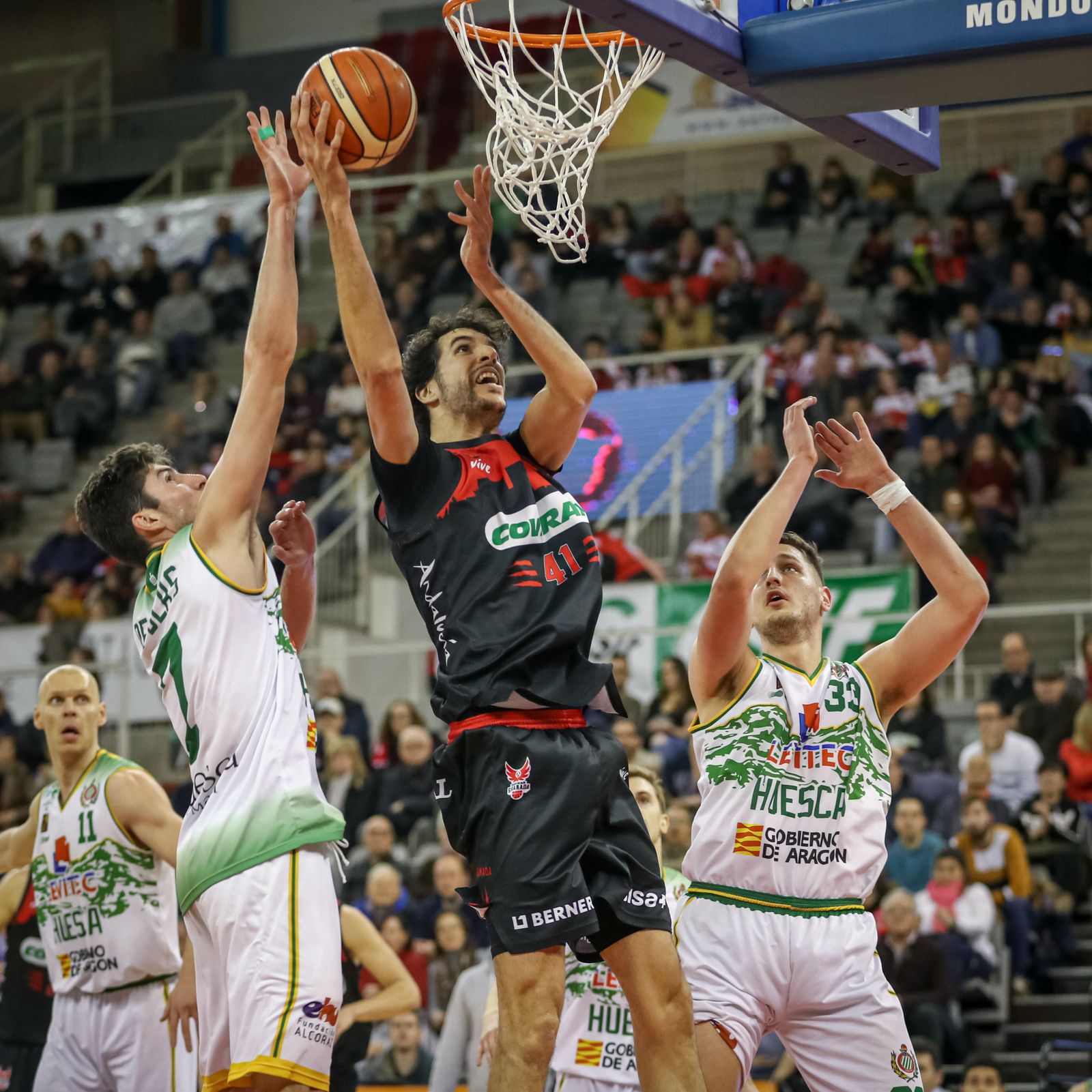 Sergio Olmos, en pleno esfuerzo en la 'pintura'