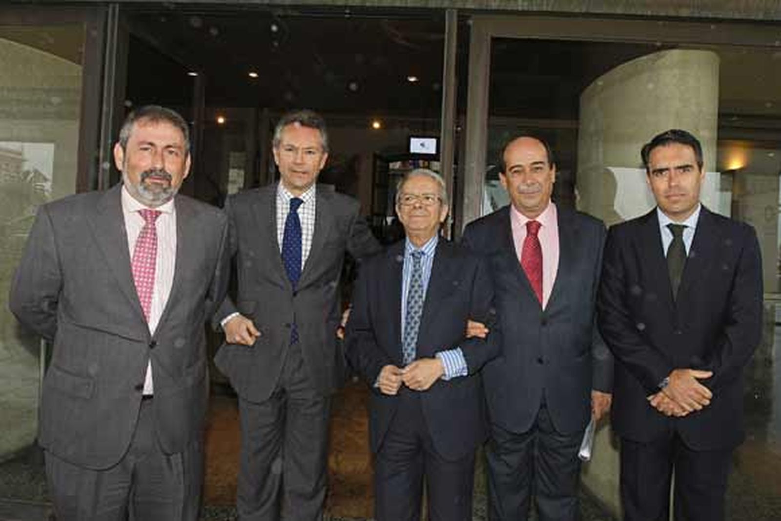 El delegado del Gobierno andaluz, Gabriel Almagro; José Joly, Ildefonso Marqués, Rafael Barra y Rafael Navas.

Foto: Julio Gonzalez/Joaquin Pino/Lourdes de Vicente