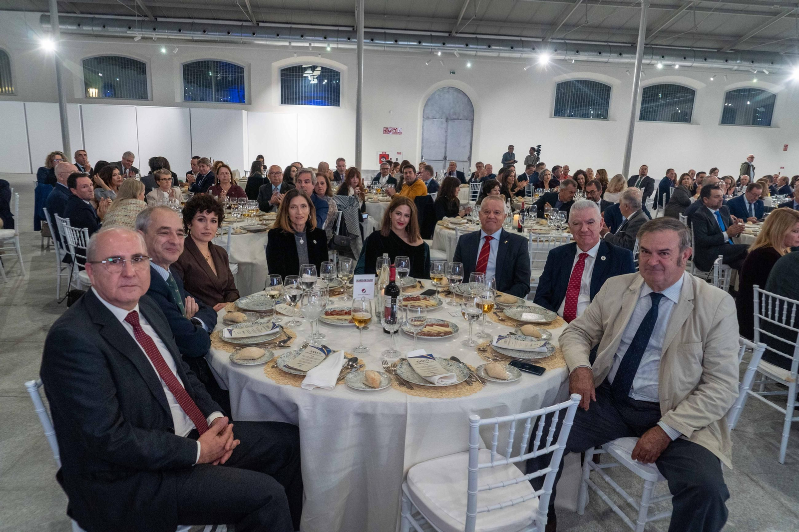 Imágenes de los invitados a la gala de los  37 premios Onubenses del Año