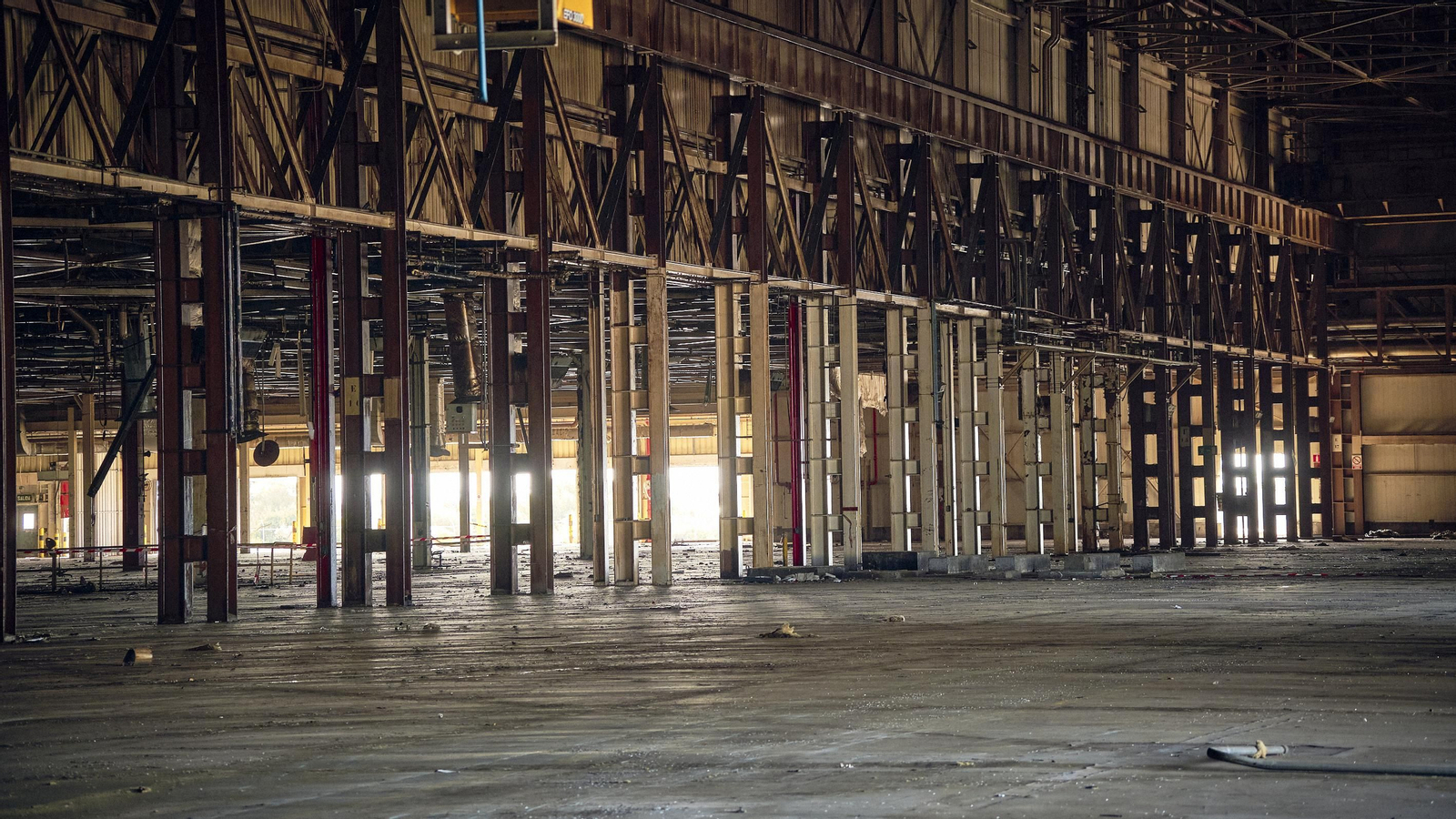 Derribo de la antigua factoría de Delphi.