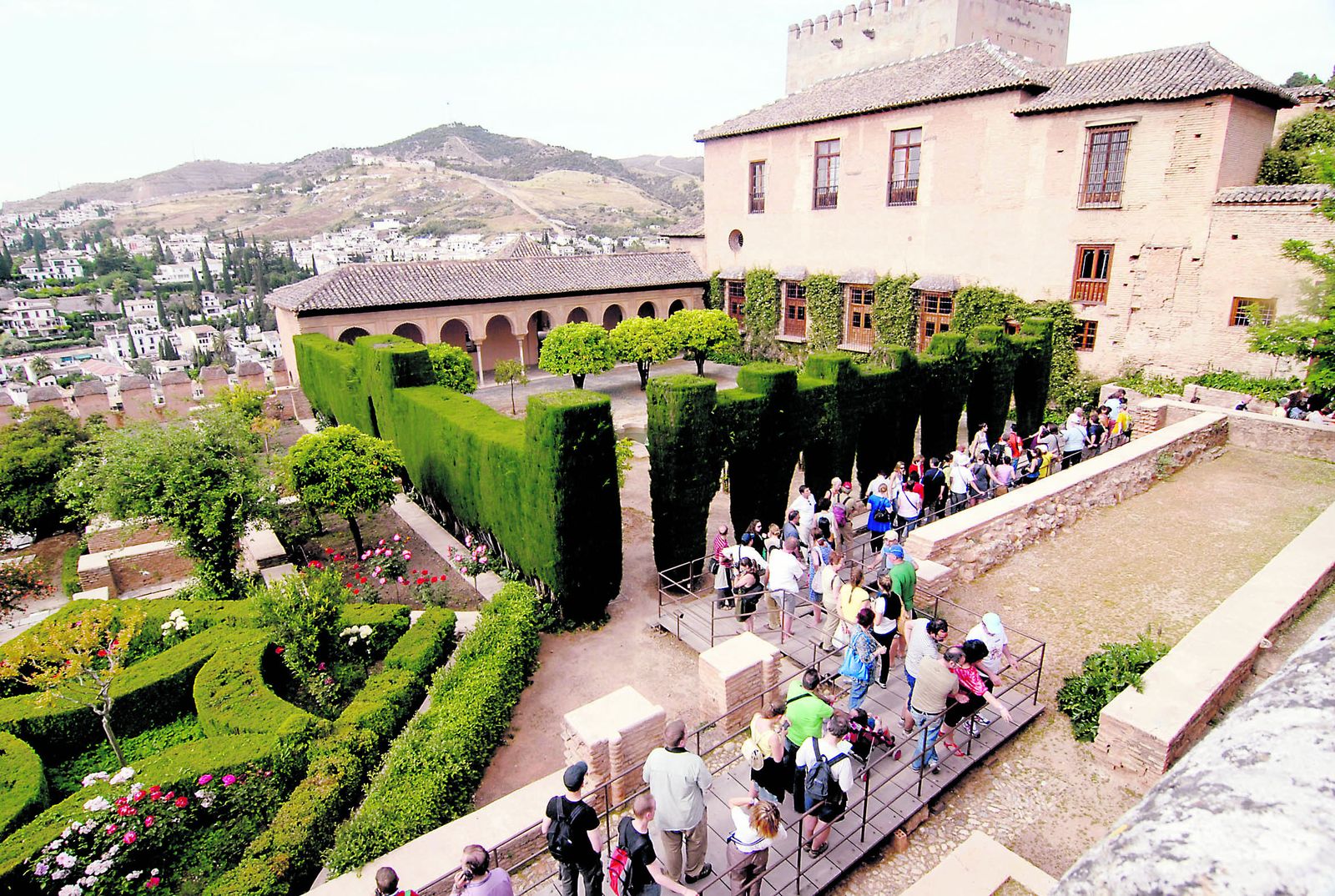 Turistas en la Alhambra.