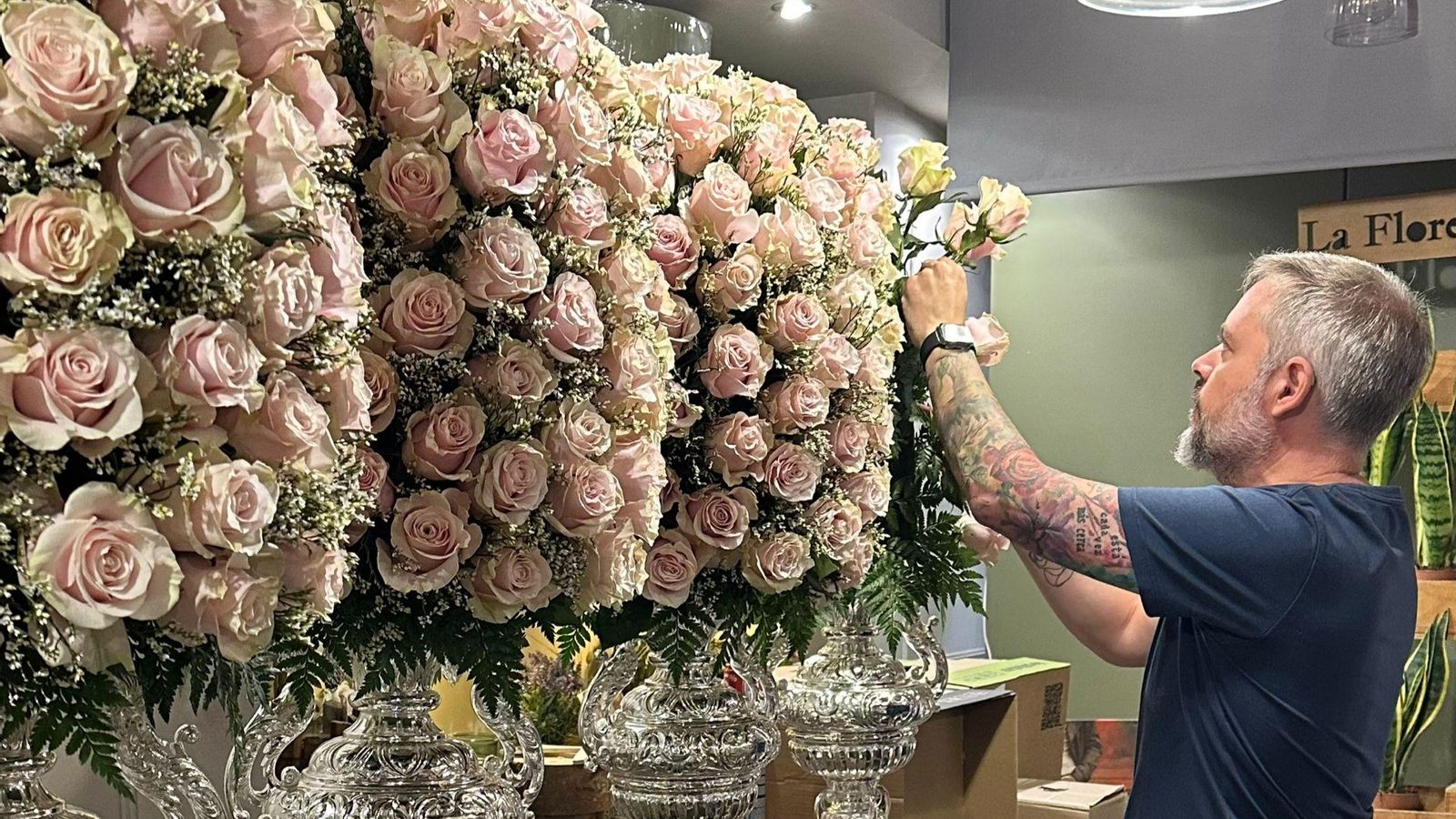 Trabajos en la floristería Llanes.