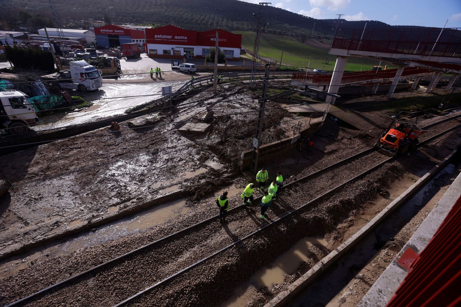 Caída de un muro de contención en Villa del Río