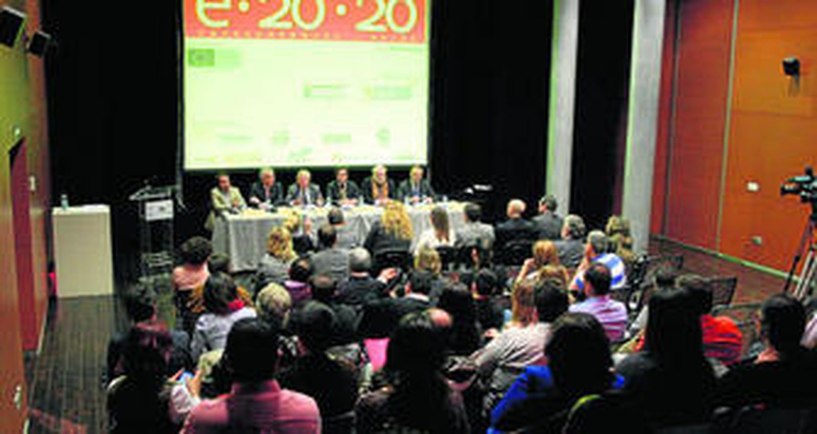 El auditorio convocó a numerosos empresarios y futuros emprendedores.