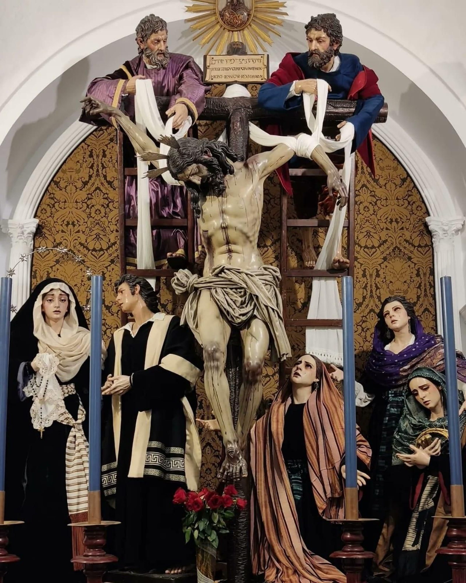 El misterio de Descendimiento, con las imágenes vestidas a la usanza hebrea.