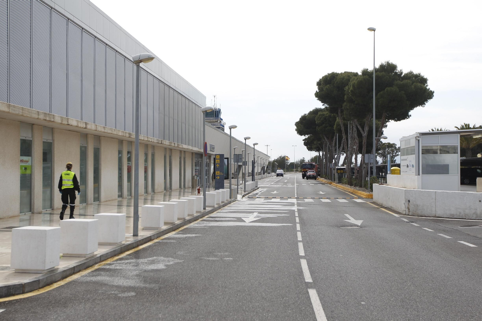 Fotogalería actuación INFOCA y UME por el coronavirus en Almería. Covid-19