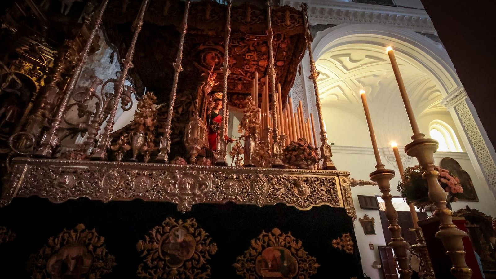 La Virgen de los Dolores, de las Tres Caídas, con San Juan.