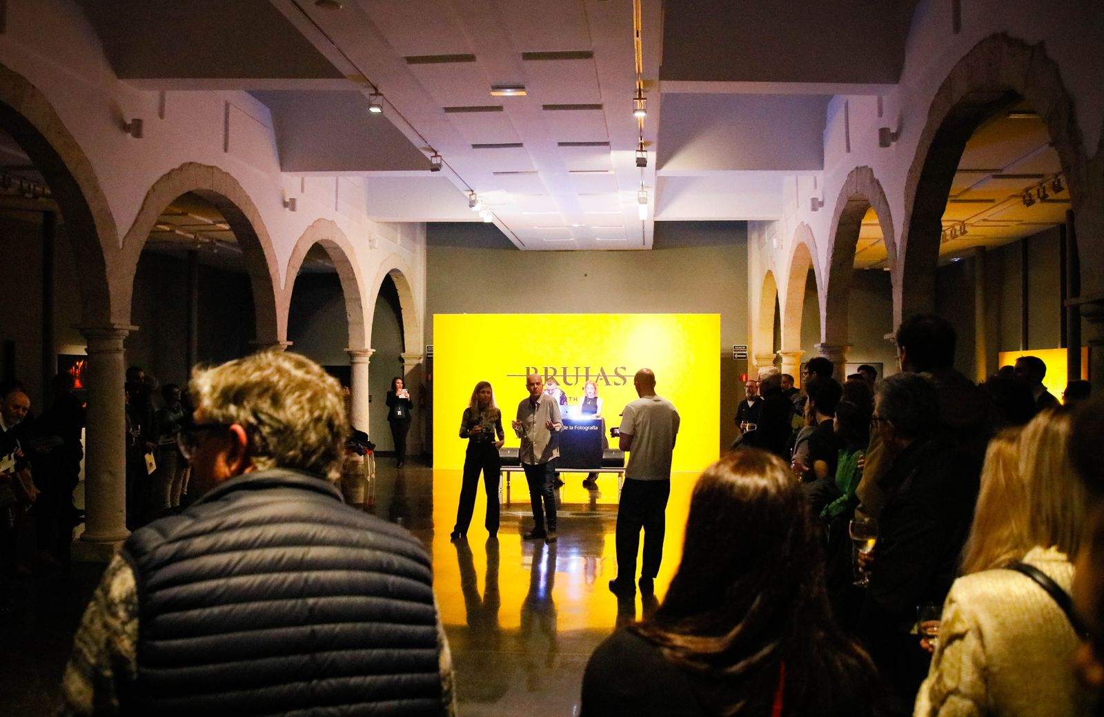 Te contamos en imágenes como ha sido el inicio de la exposición Brujas de Judith Prat